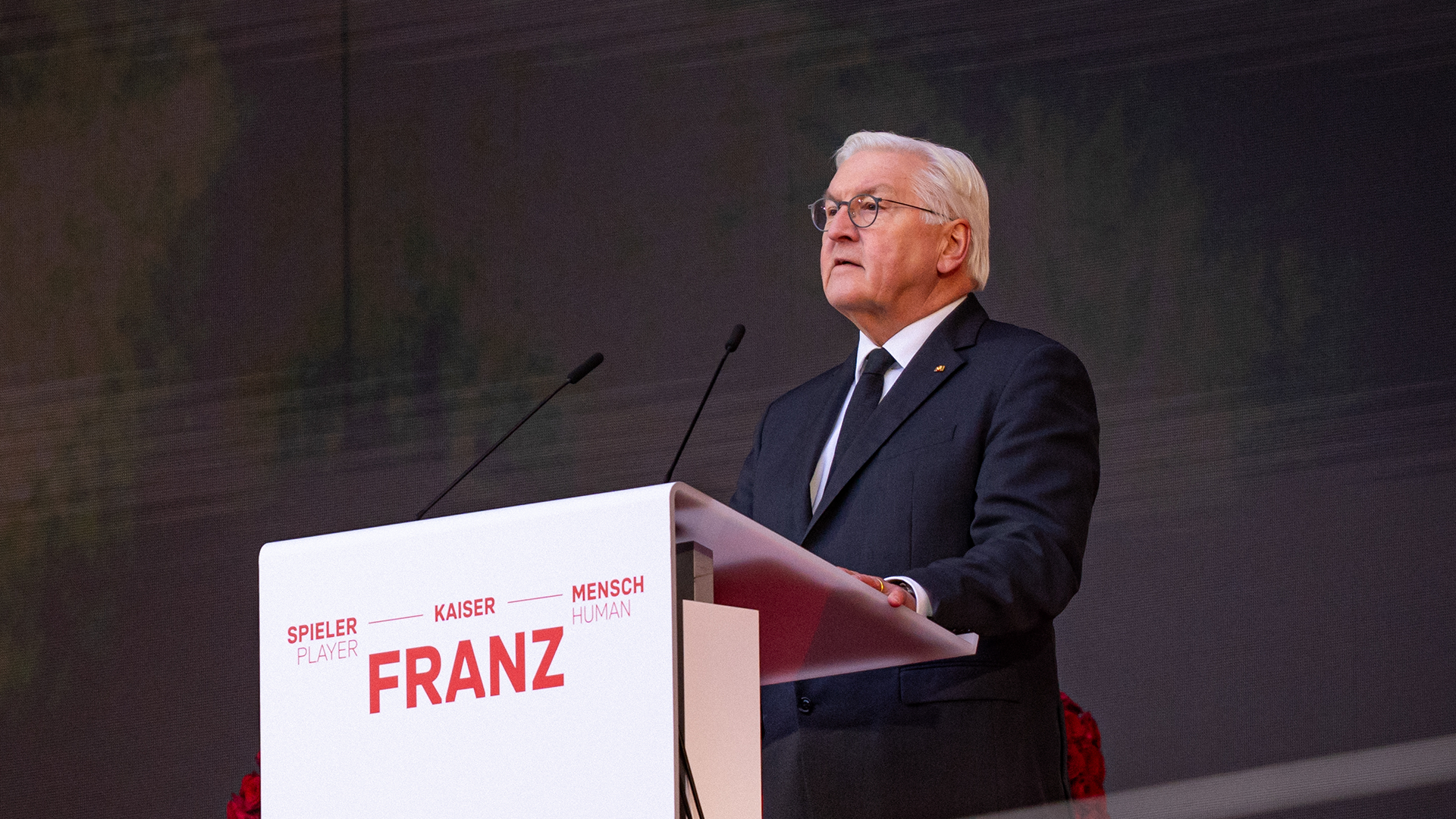 Bundespräsident Frank-Walter Steinmeier würdigte in seiner Rede bei der Gedenkfeier des FC Bayern den verstorbenen Franz Beckenbauer.