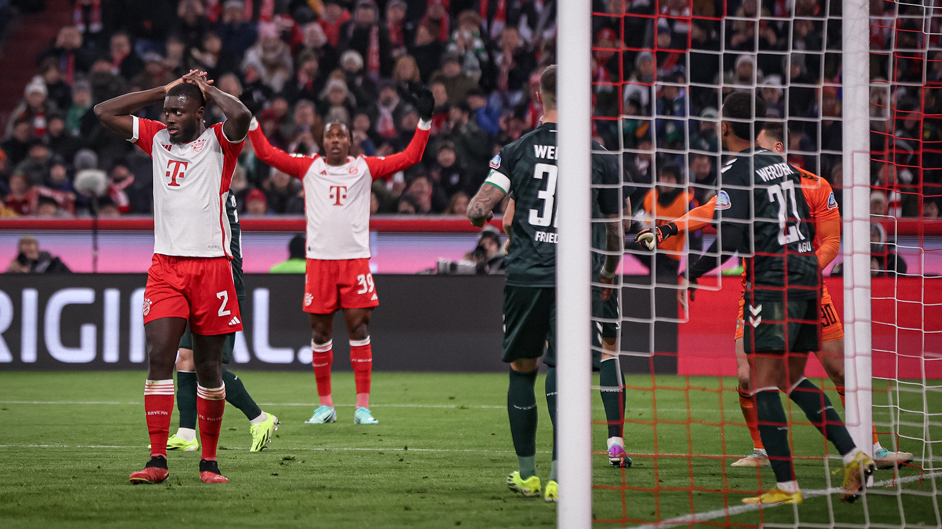 Mathys Tel nach einer vergebenen Ausgleichschance beim 0:1 gegen Bremen.