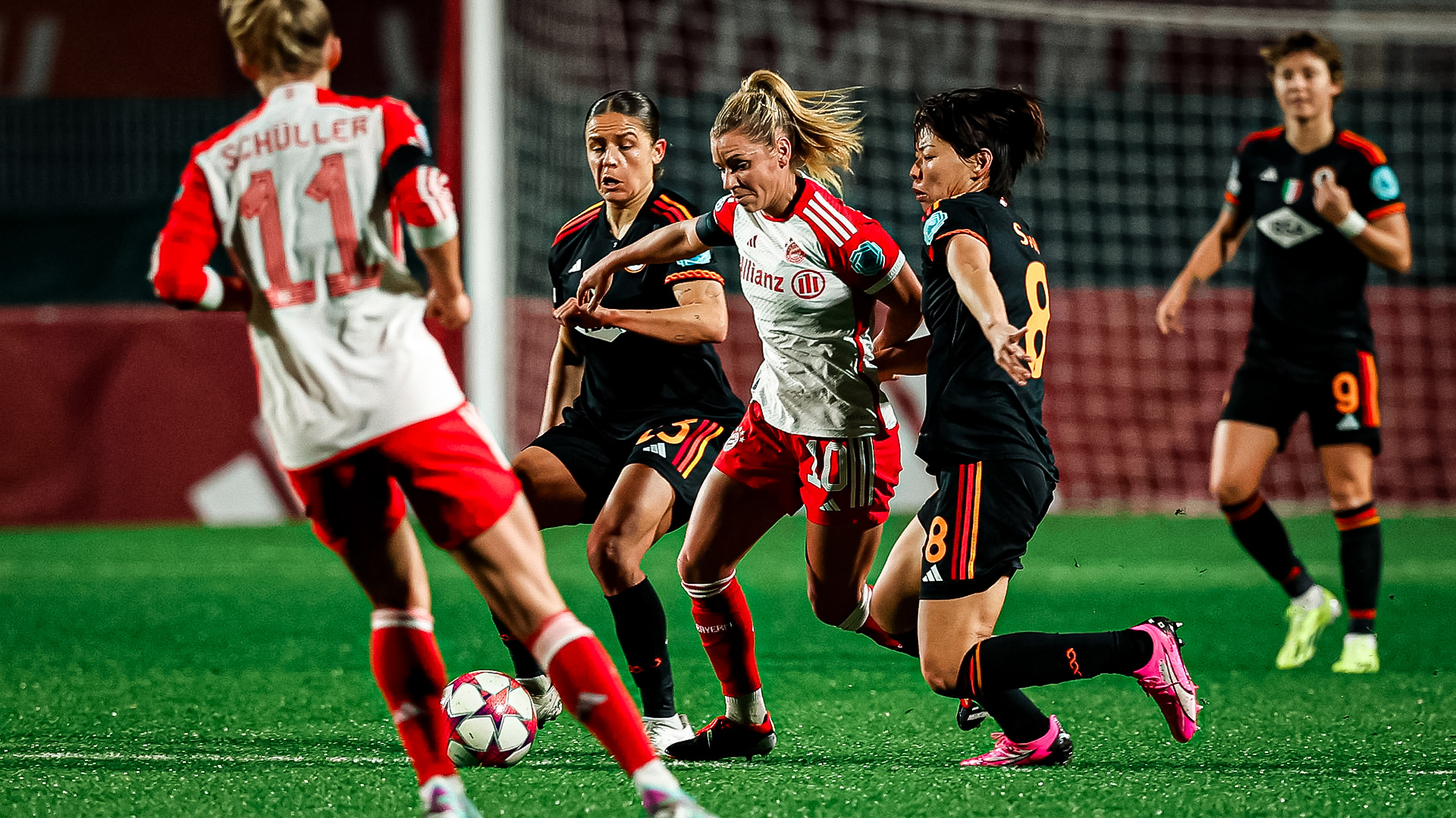 FC Bayern Frauen, Linda Dallmann, Zweikampf