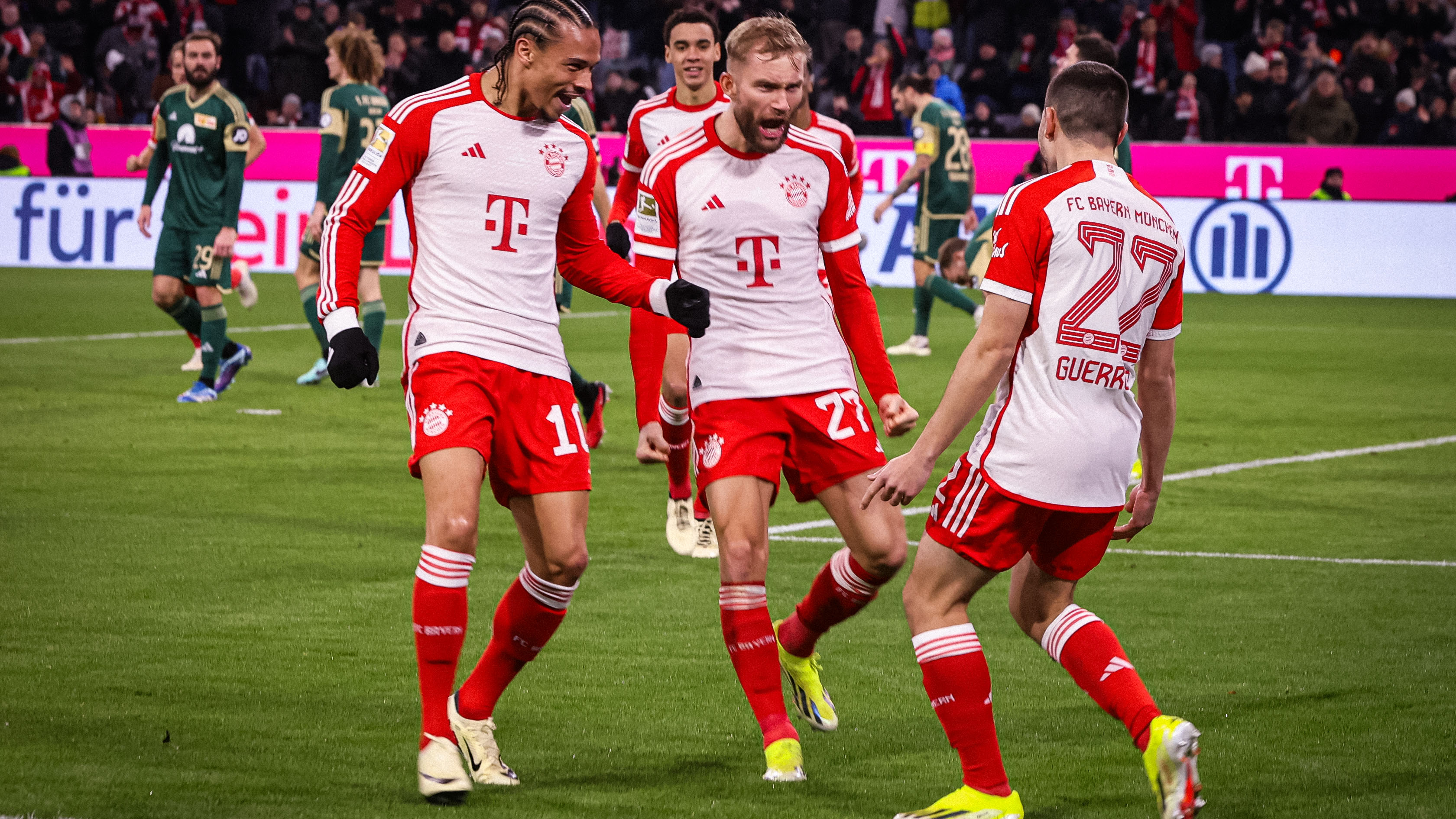 Raphael Guerreiro jubelt über das 1:0 gegen Union Berlin