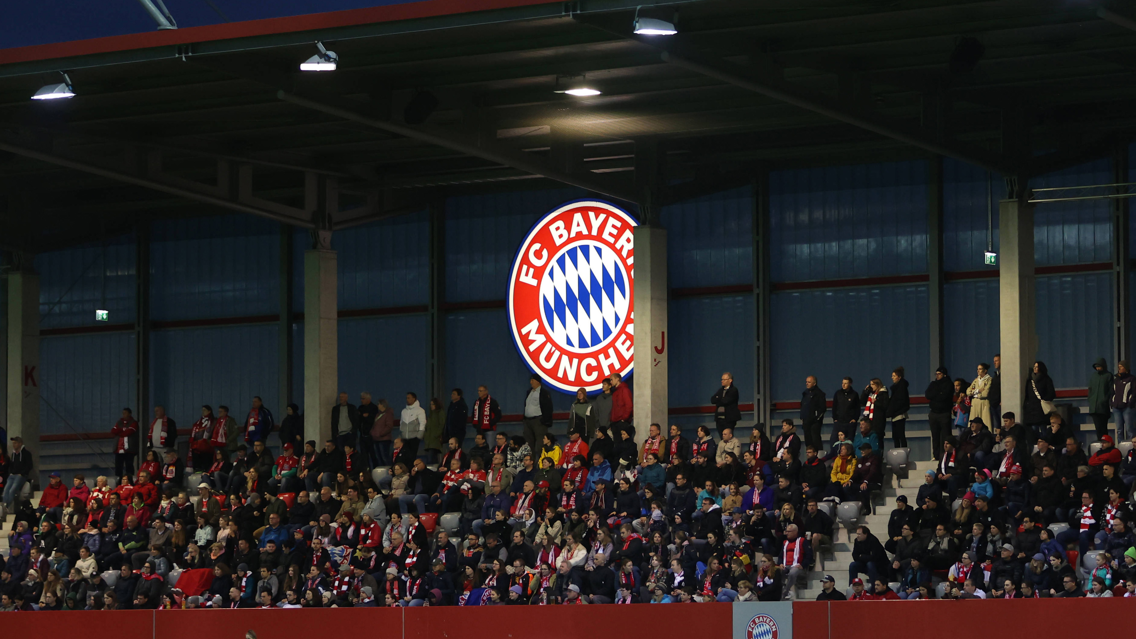 FC Bayern Campus bei einem Spiel der FC Bayern Frauen