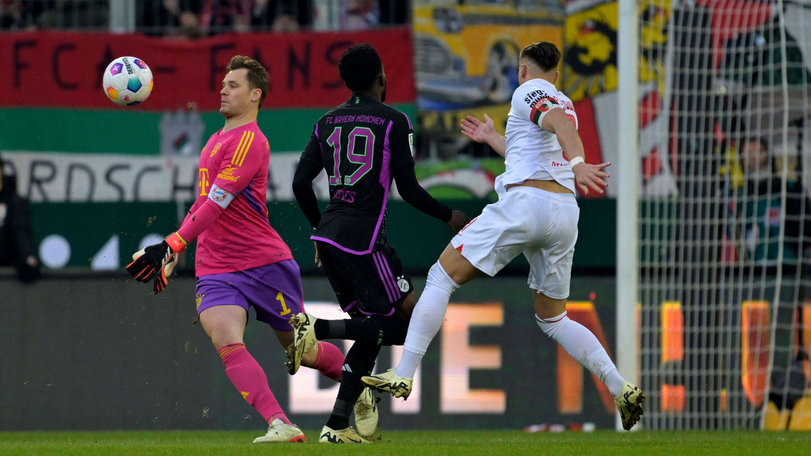 15-fcaugsburg-fcbayern-240127-mel