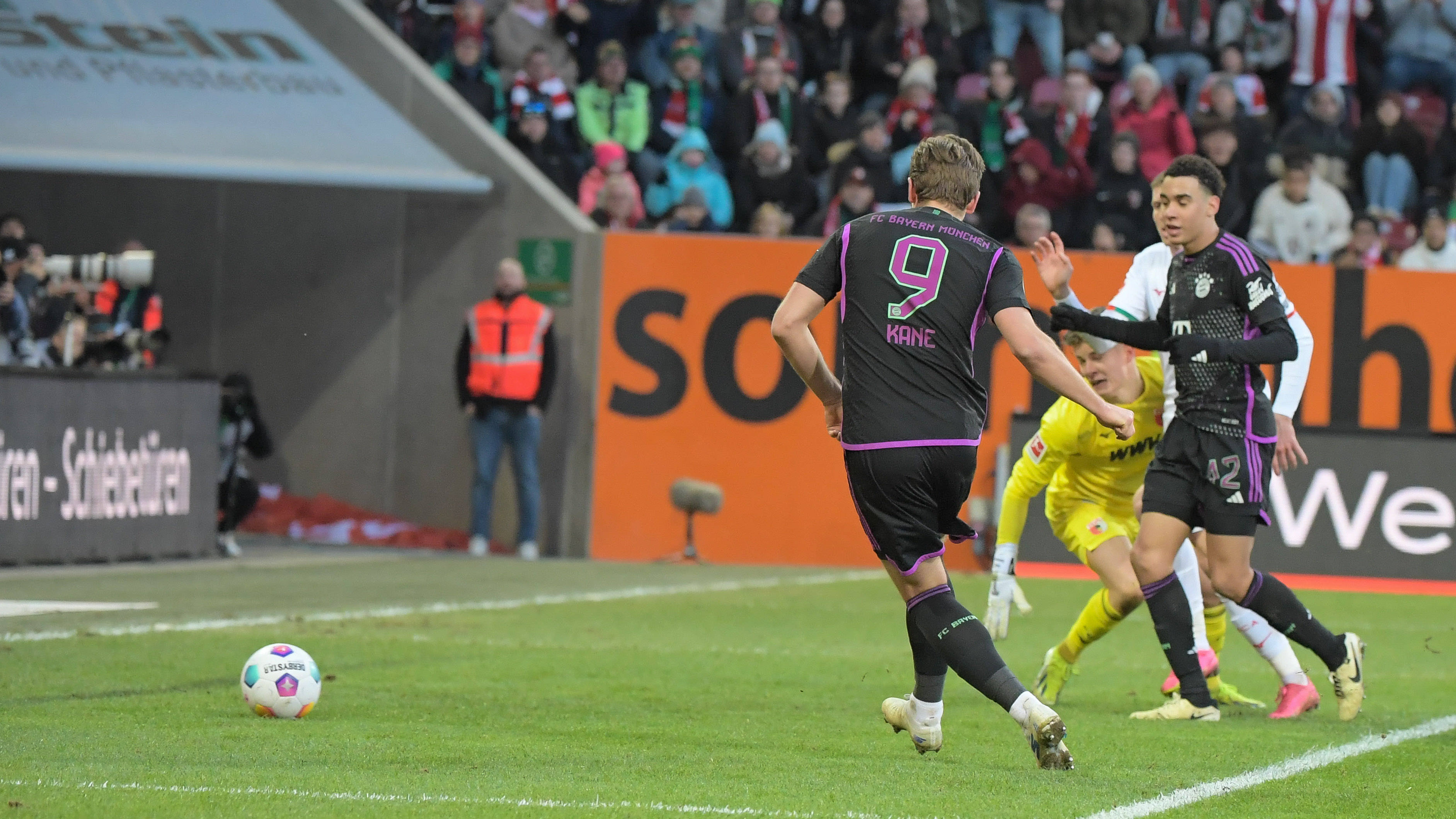 19-fcaugsburg-fcbayern-240127-mel