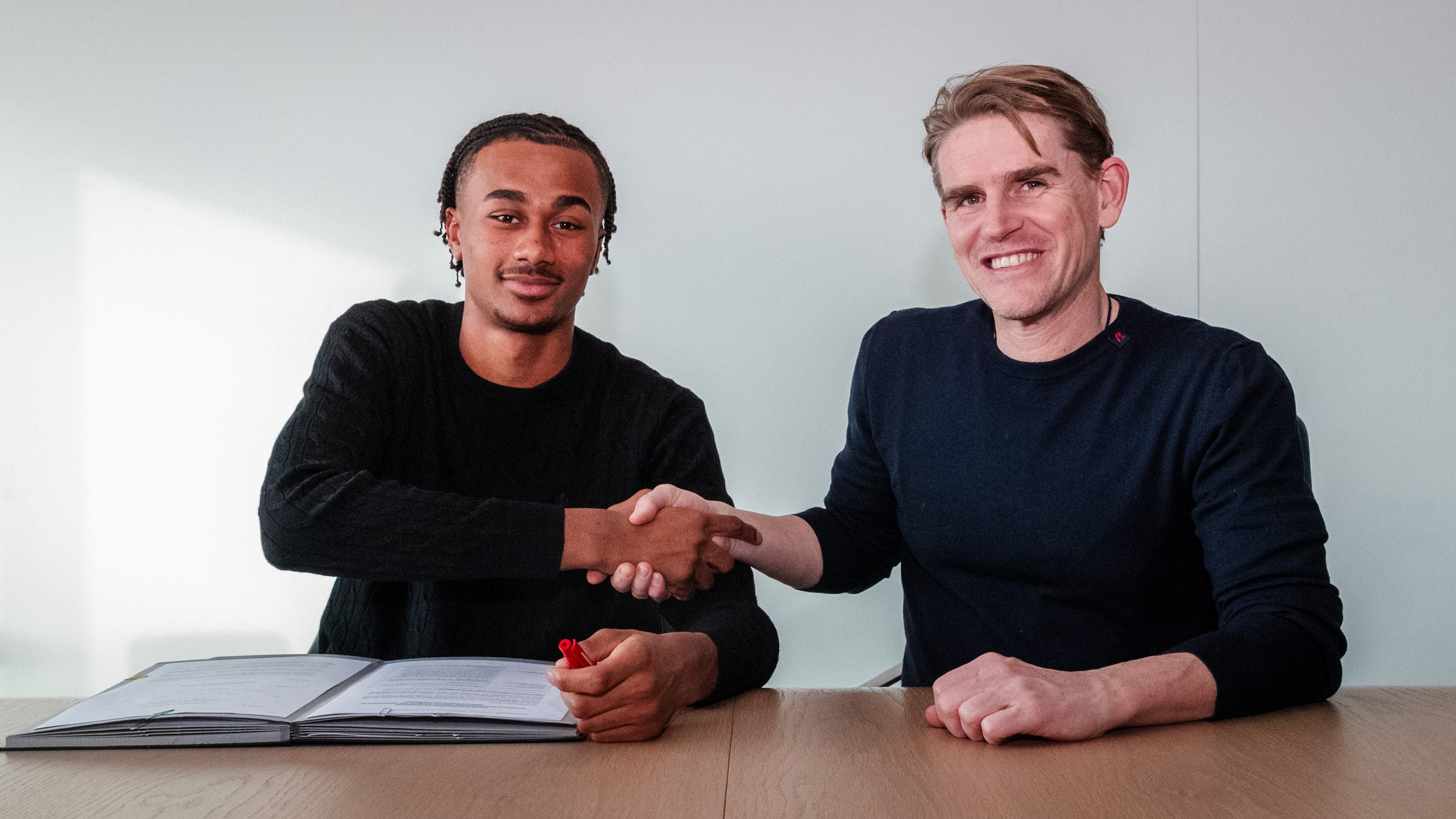 Jonah Kusi-Asare and Christoph Freund at the contract signing.