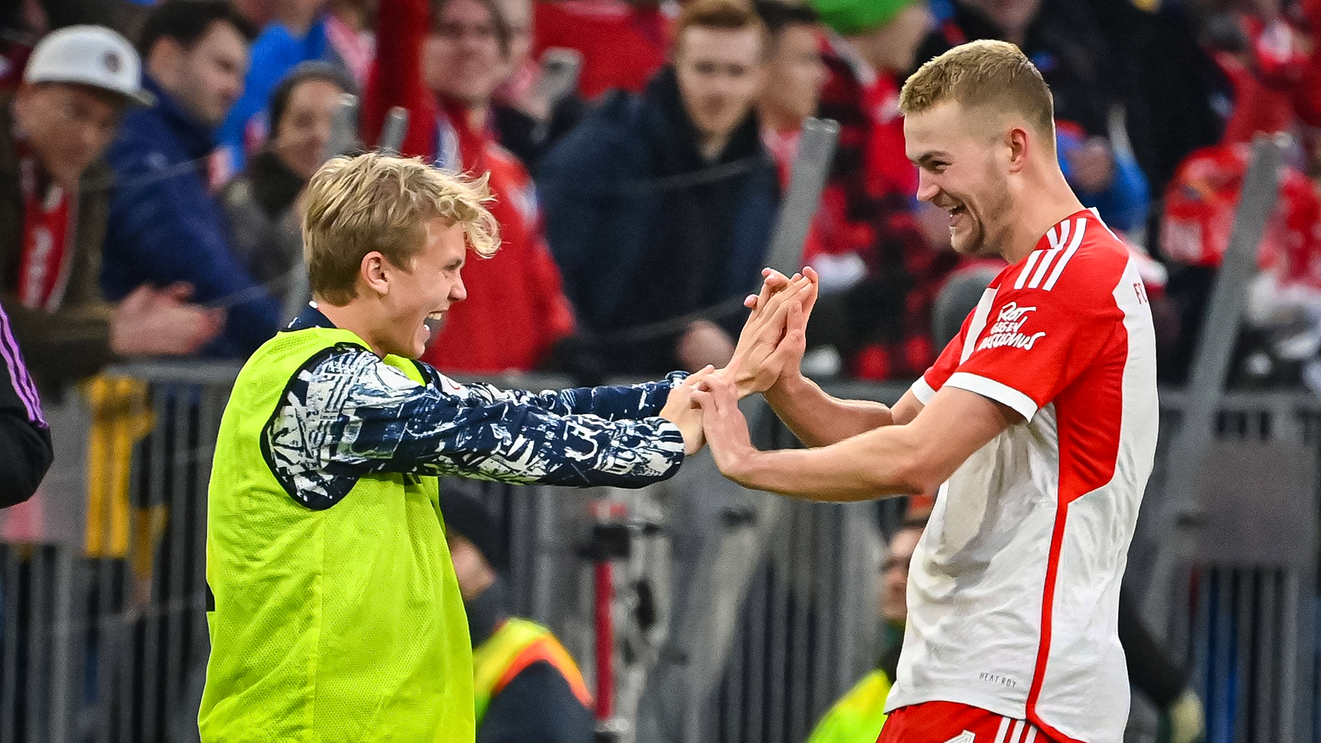 Matthijs de Ligt celebrated his goal against Mönchengladbach with Frans Krätzig.