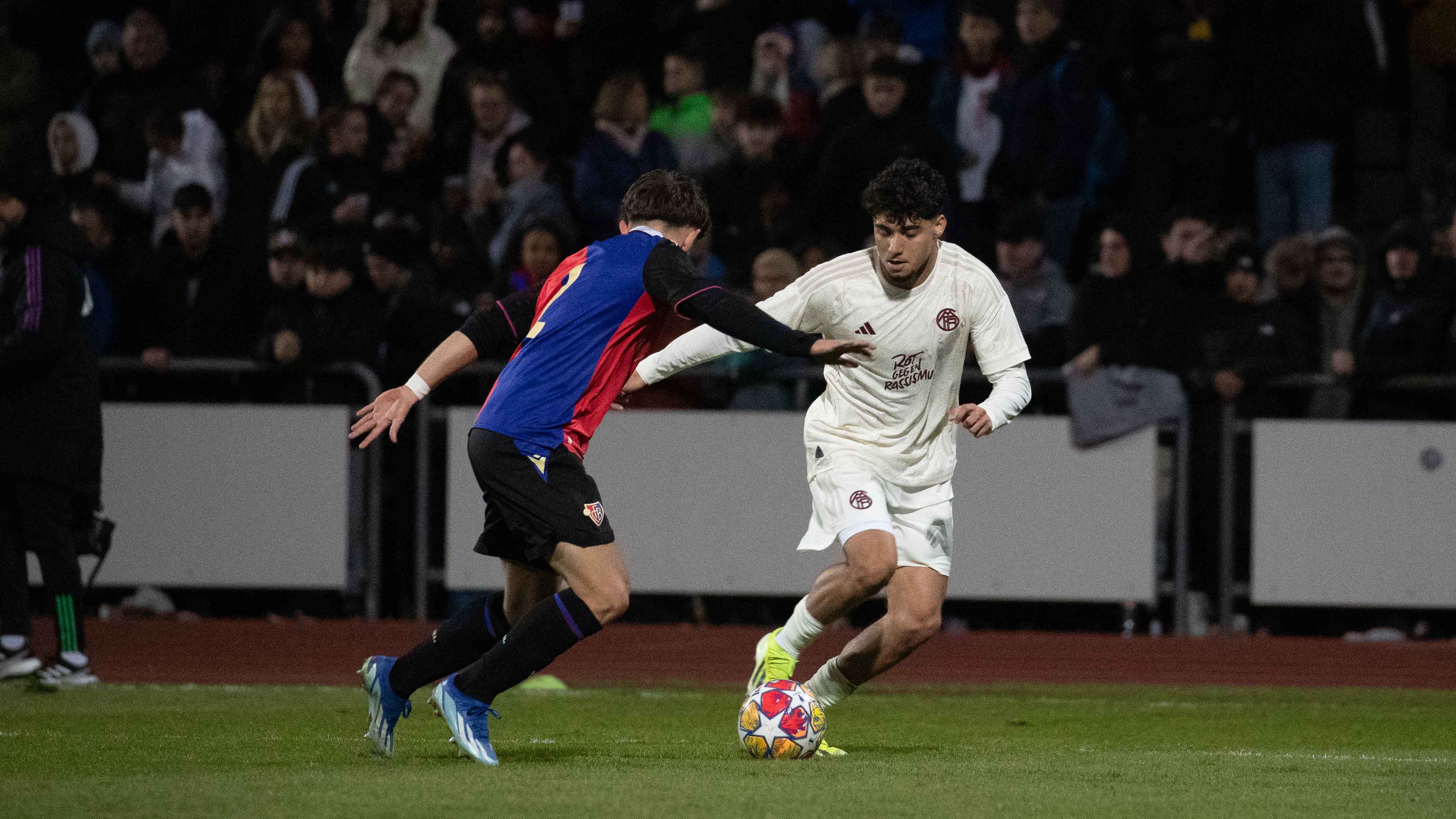 Emirhan Demircan im Einsatz gegen den FC Basel 1893.