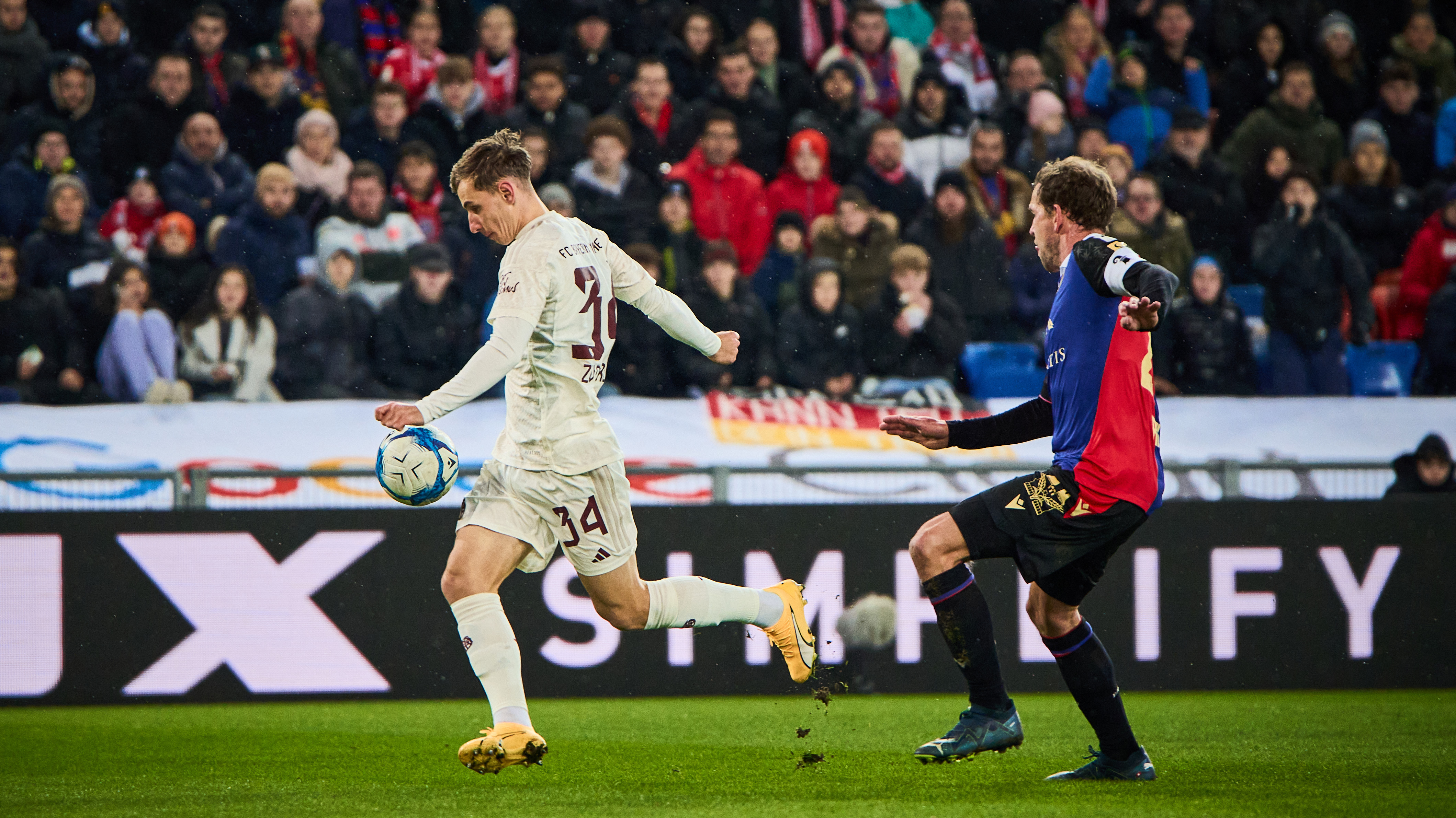 Lovro Zvonarek beim Testspiel in Basel.