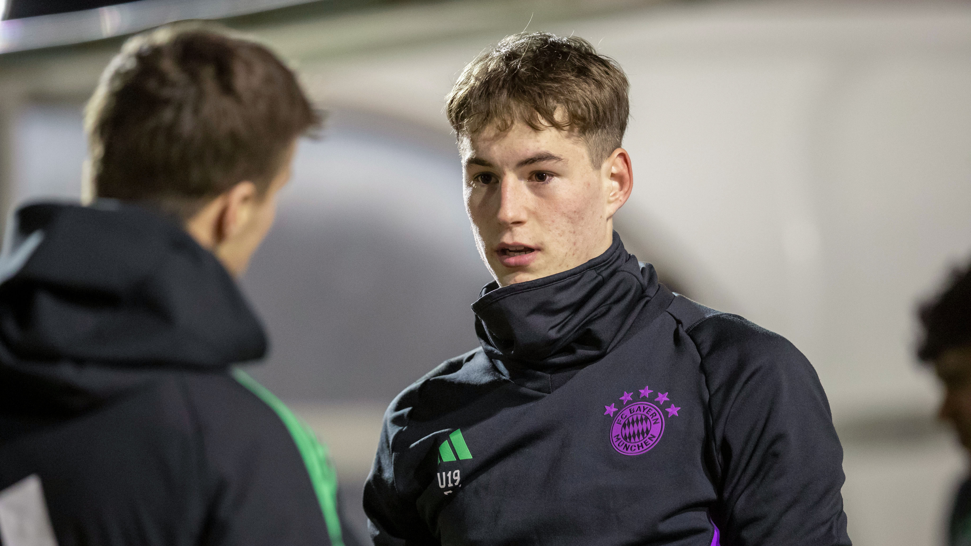 Die Nummer 1 der FC Bayern U19 im Training: Max Schmitt.