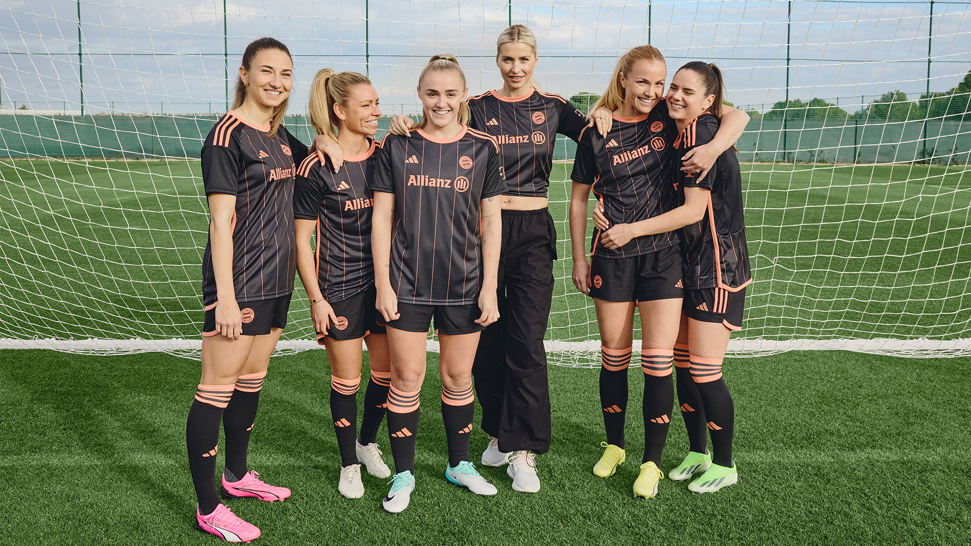 The new FC Bayern Women’s jersey, designed by LeGer by Lena Gercke, with Katharina Naschenweng, Linda Dallmann, Georgia Stanway.