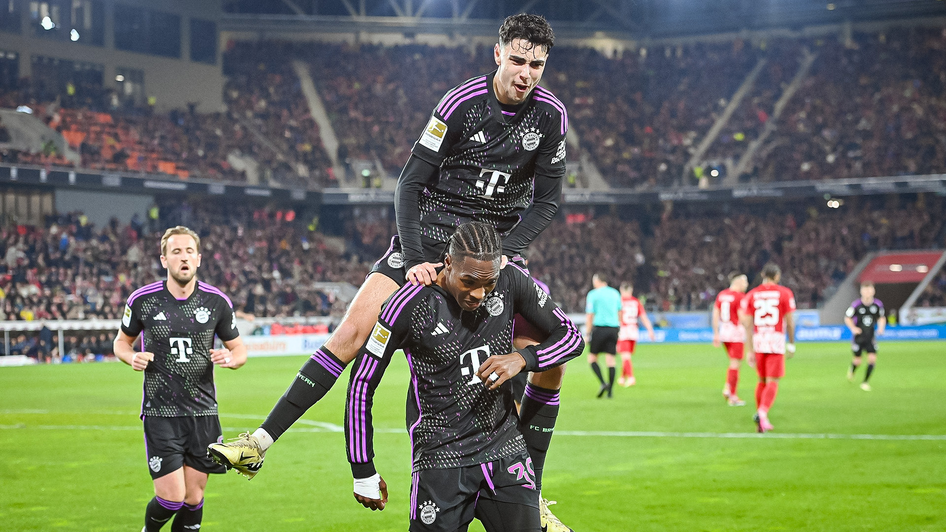 Mathys Tel partido Bundesliga FC Bayern SC Freiburg