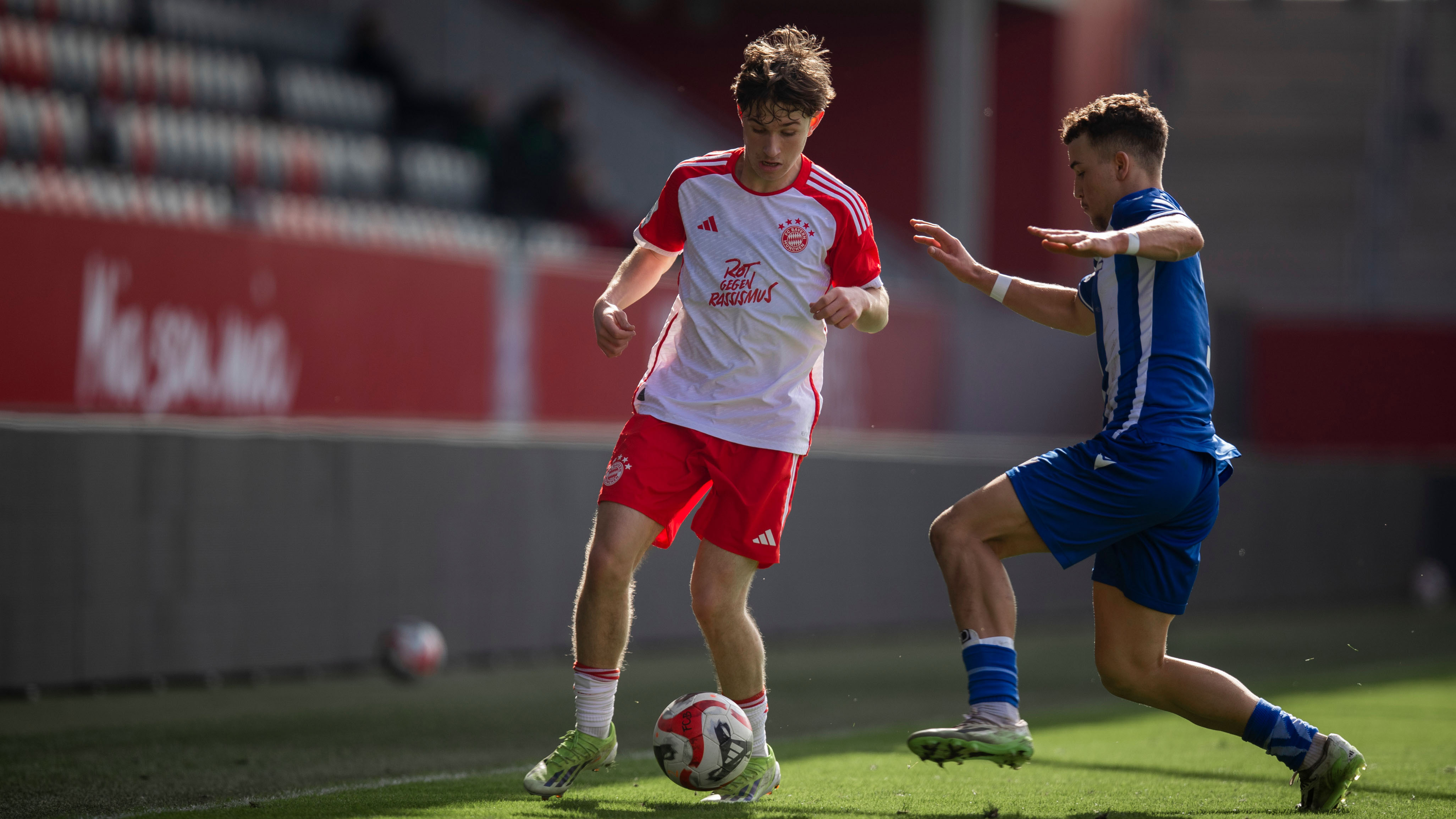 Die FCB-U17 gewinnt gegen den Karlsruher SC.