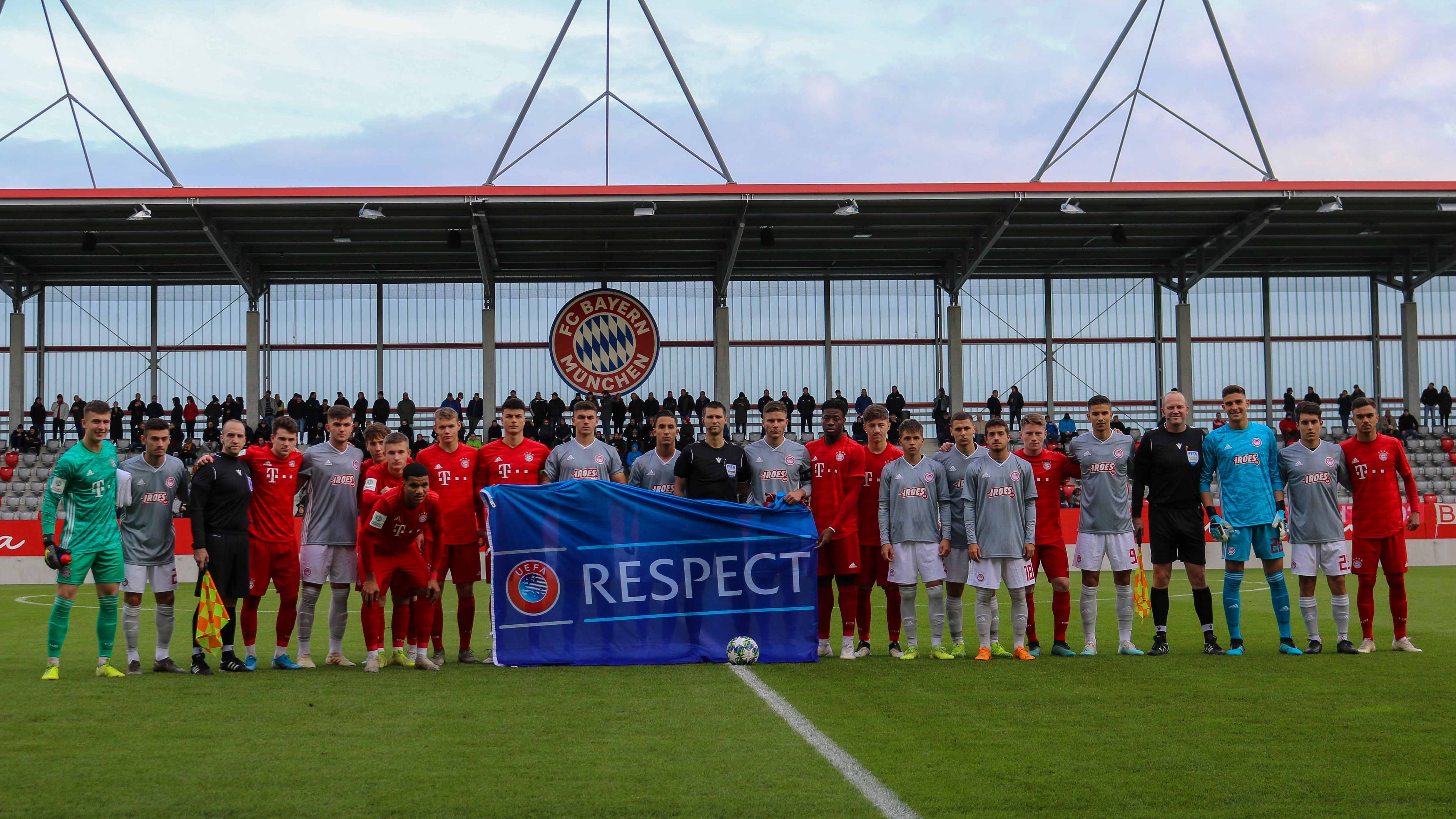 Bereits 2019/20 trafen die FCB-U19 und Piräus aufeinander.