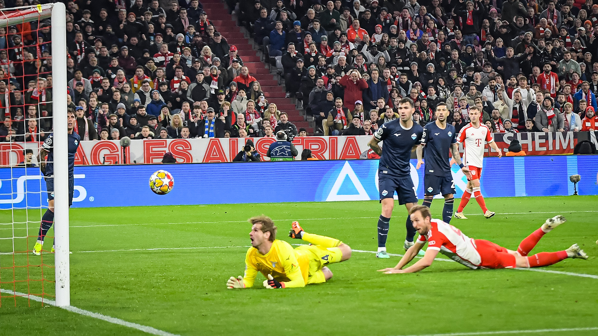 Spielszene aus dem Champions League-Achtelfinale FC Bayern gegen Lazio Rom