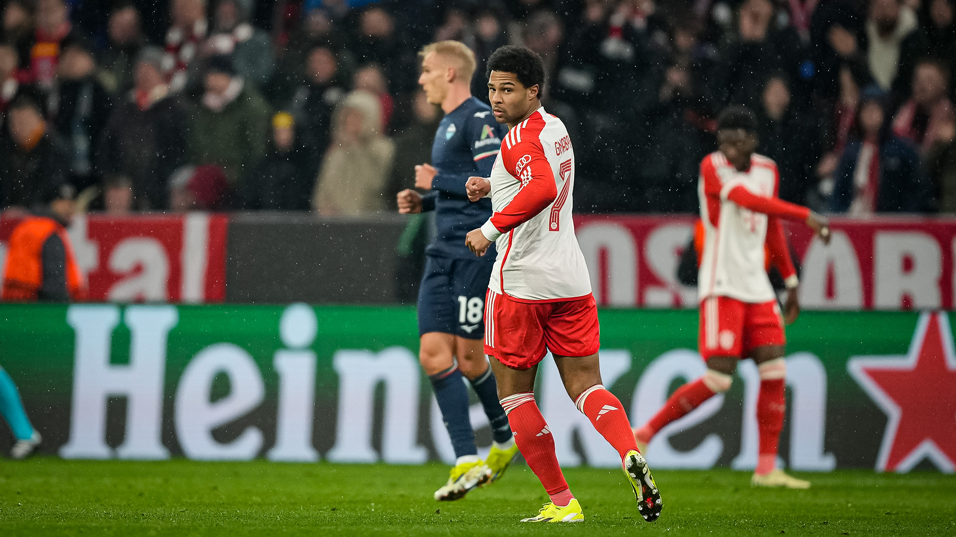 Spielszene aus dem Champions League-Achtelfinale FC Bayern gegen Lazio Rom