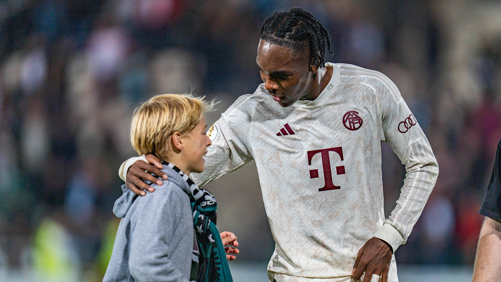 Mathys Tel aficionados FC Bayern