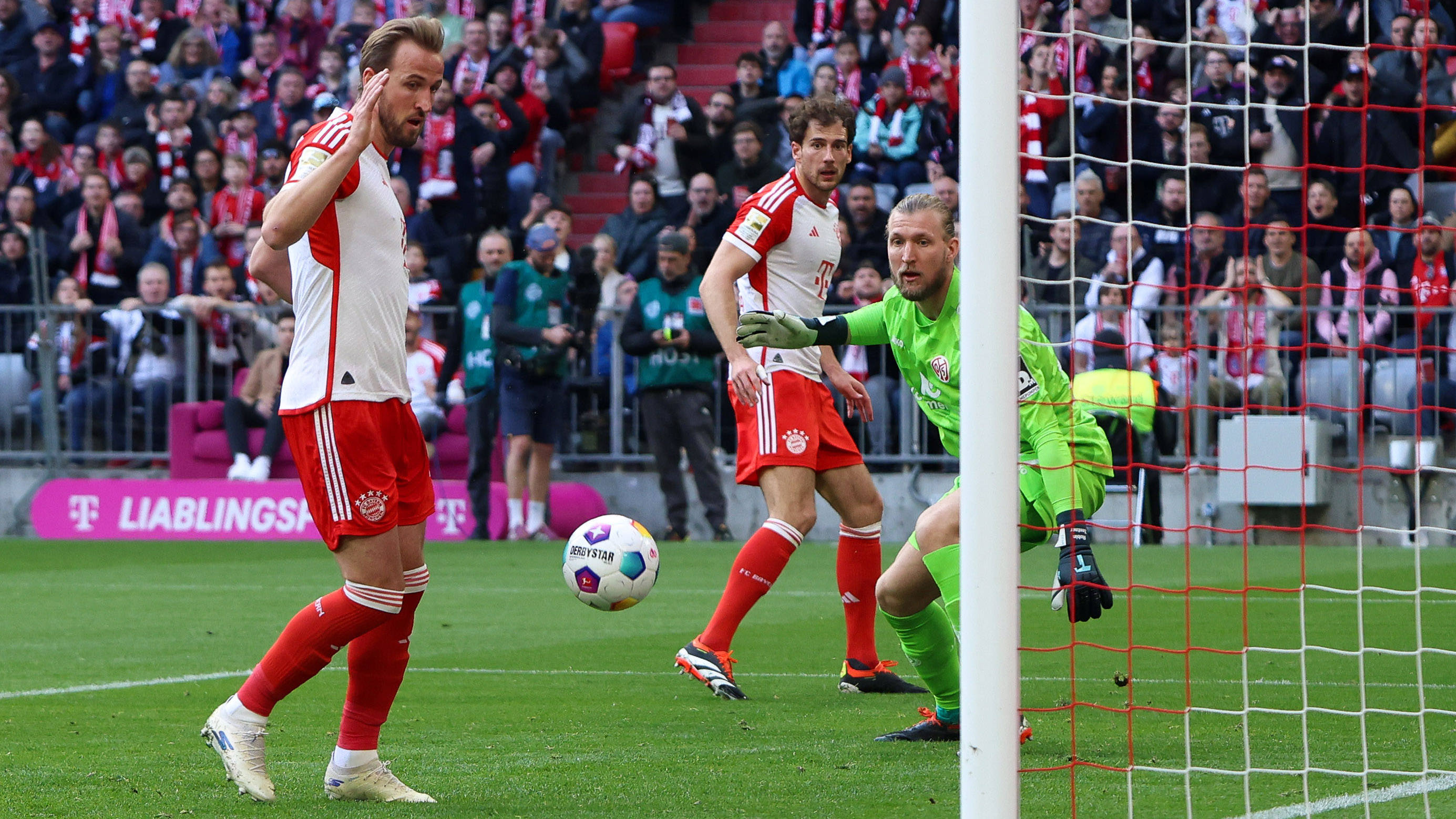 Spielszene aus dem Bundesliga-Duell FC Bayern gegen 1. FSV Mainz 05