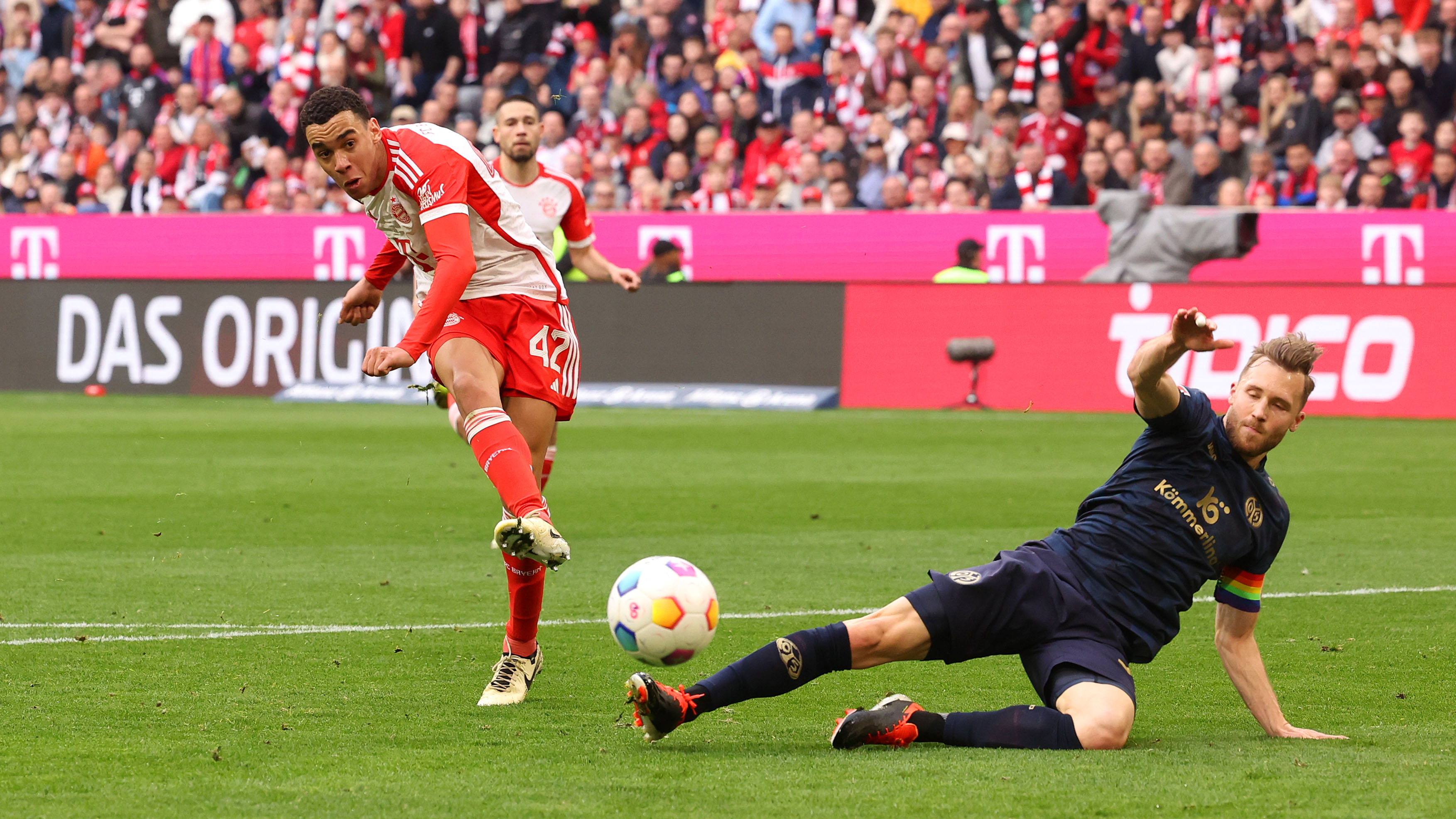 Spielszene aus dem Bundesliga-Duell FC Bayern gegen 1. FSV Mainz 05