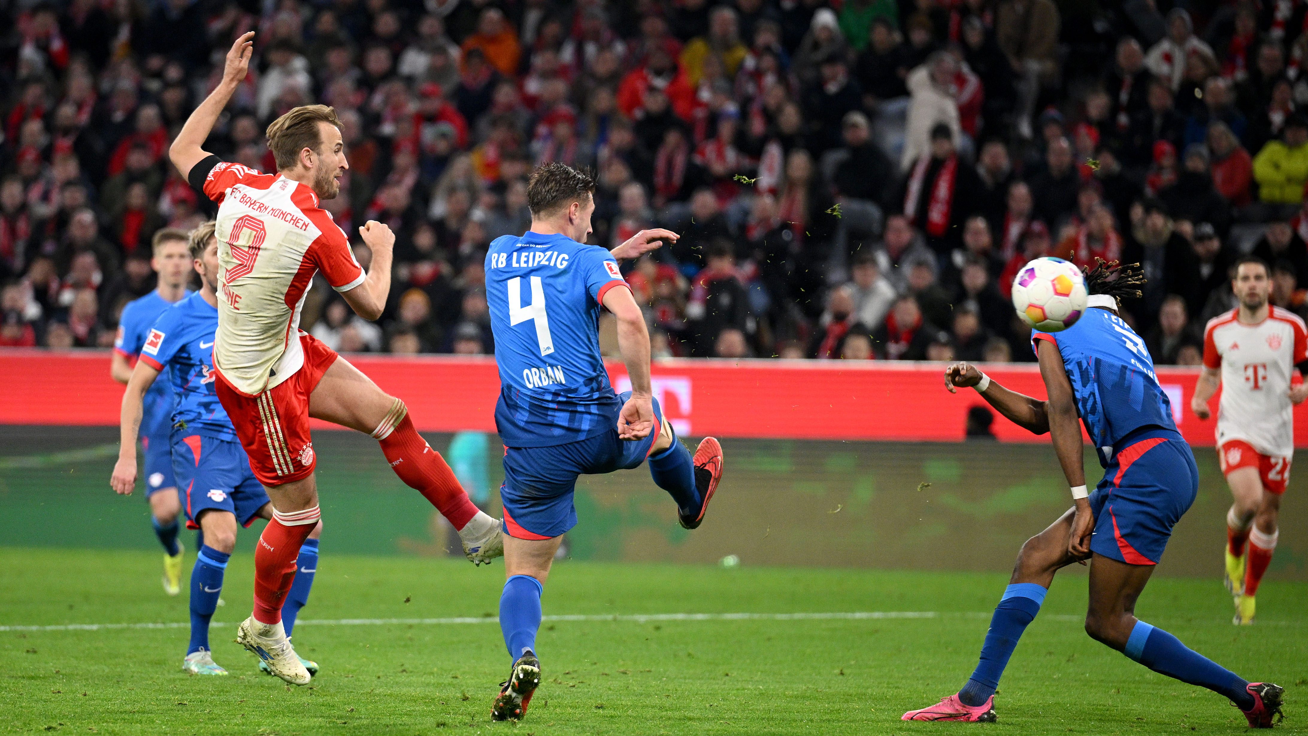 Harry Kane marcó dos goles contra el Leipzig a finales de febrero y logró el 2-1 en el tiempo añadido para asegurar la victoria local.