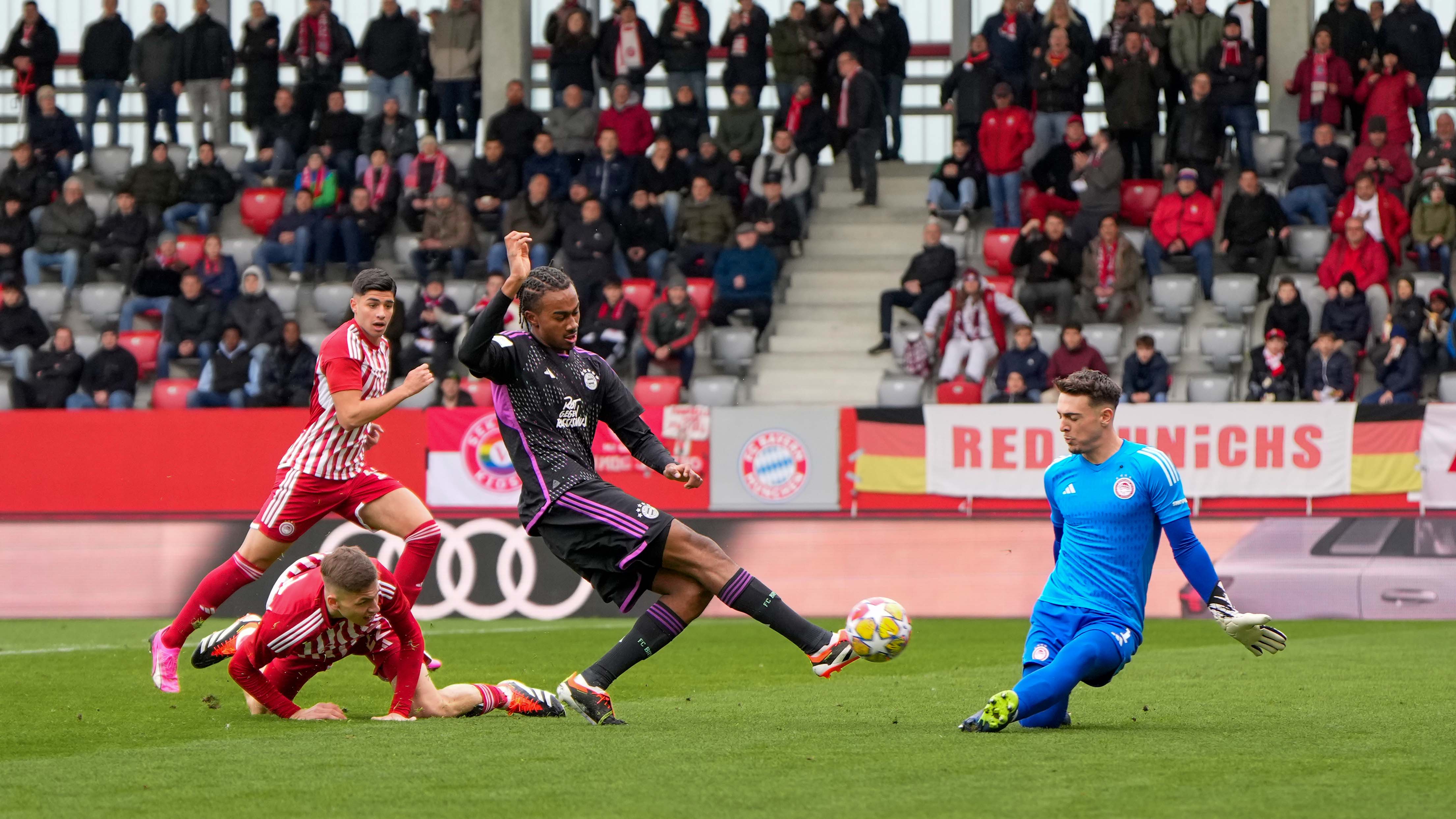 Jonah Kusi Asare in action against Olympiacos