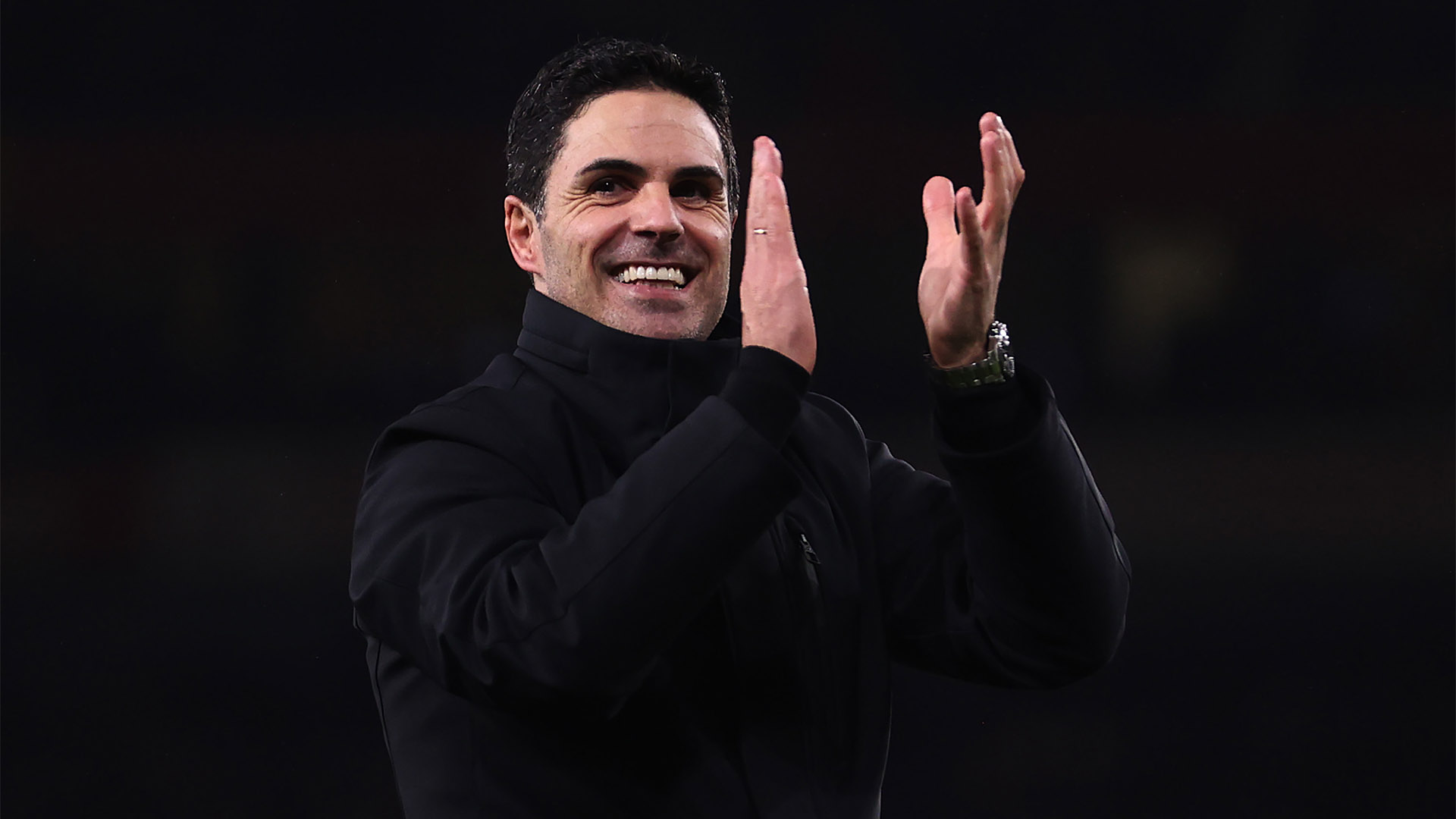 Mikel Arteta klatscht