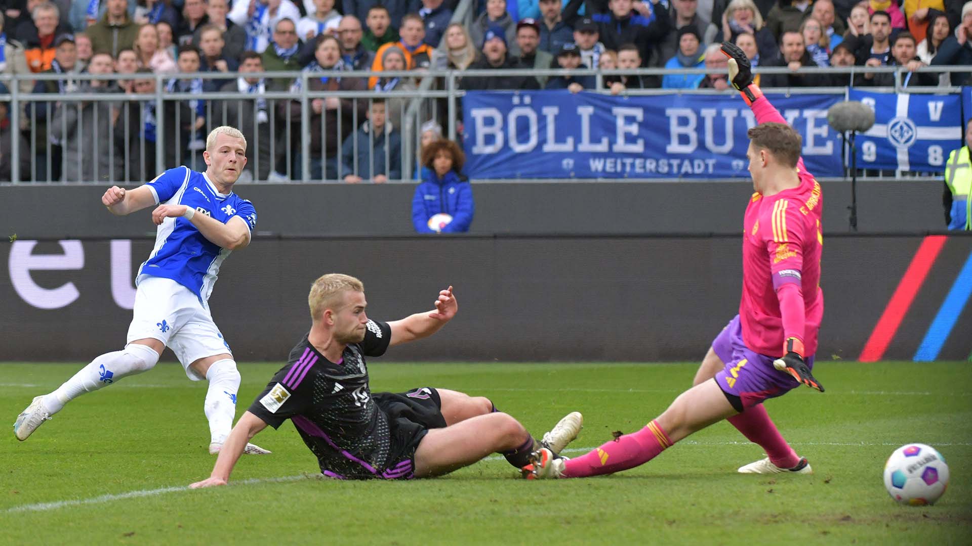 Spielszene aus dem Bundesliga-Duell FC Bayern beim SV Darmstadt 98