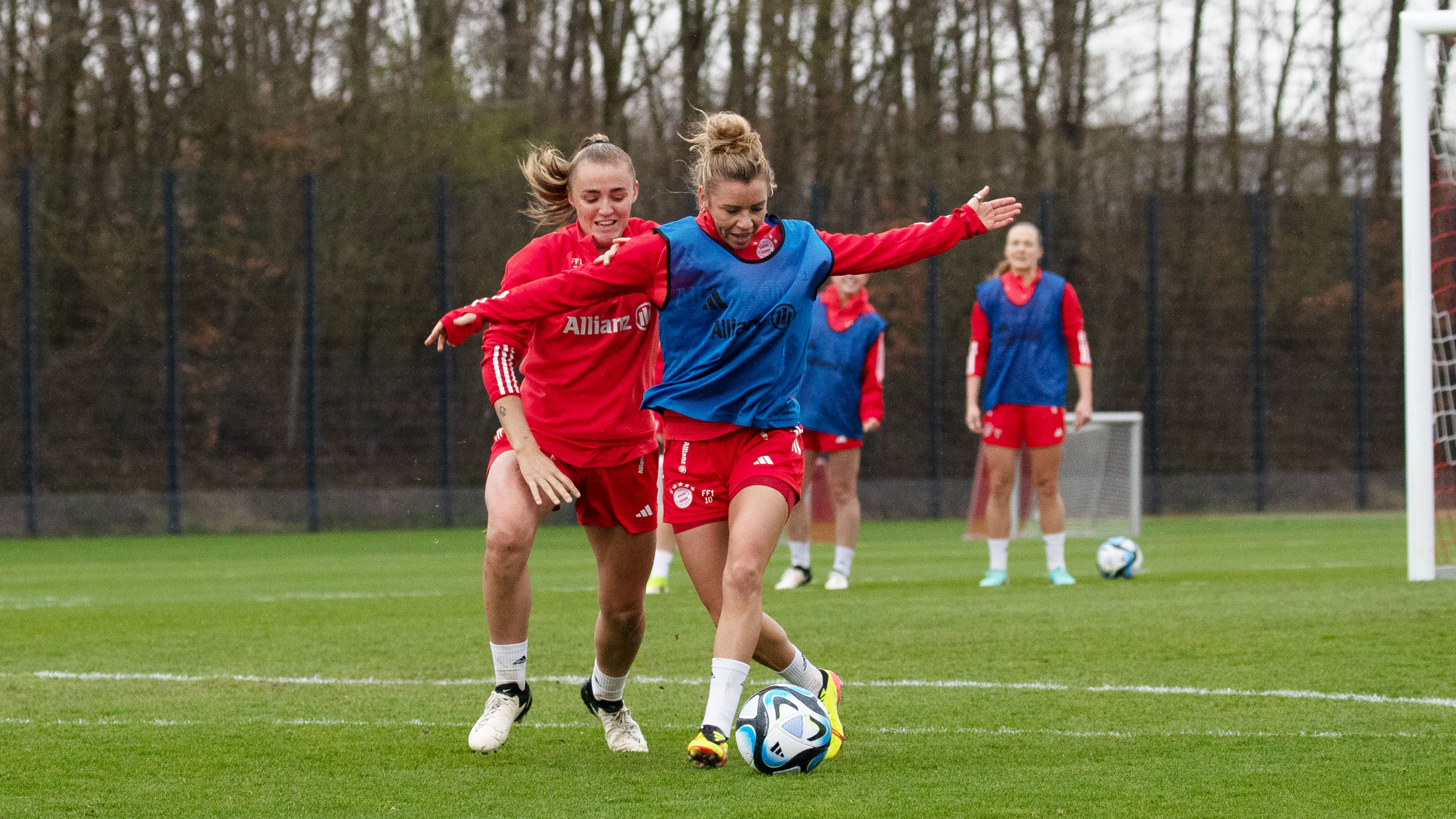 Georgia Stanway und Linda Dallmann von den FC Bayern Frauen