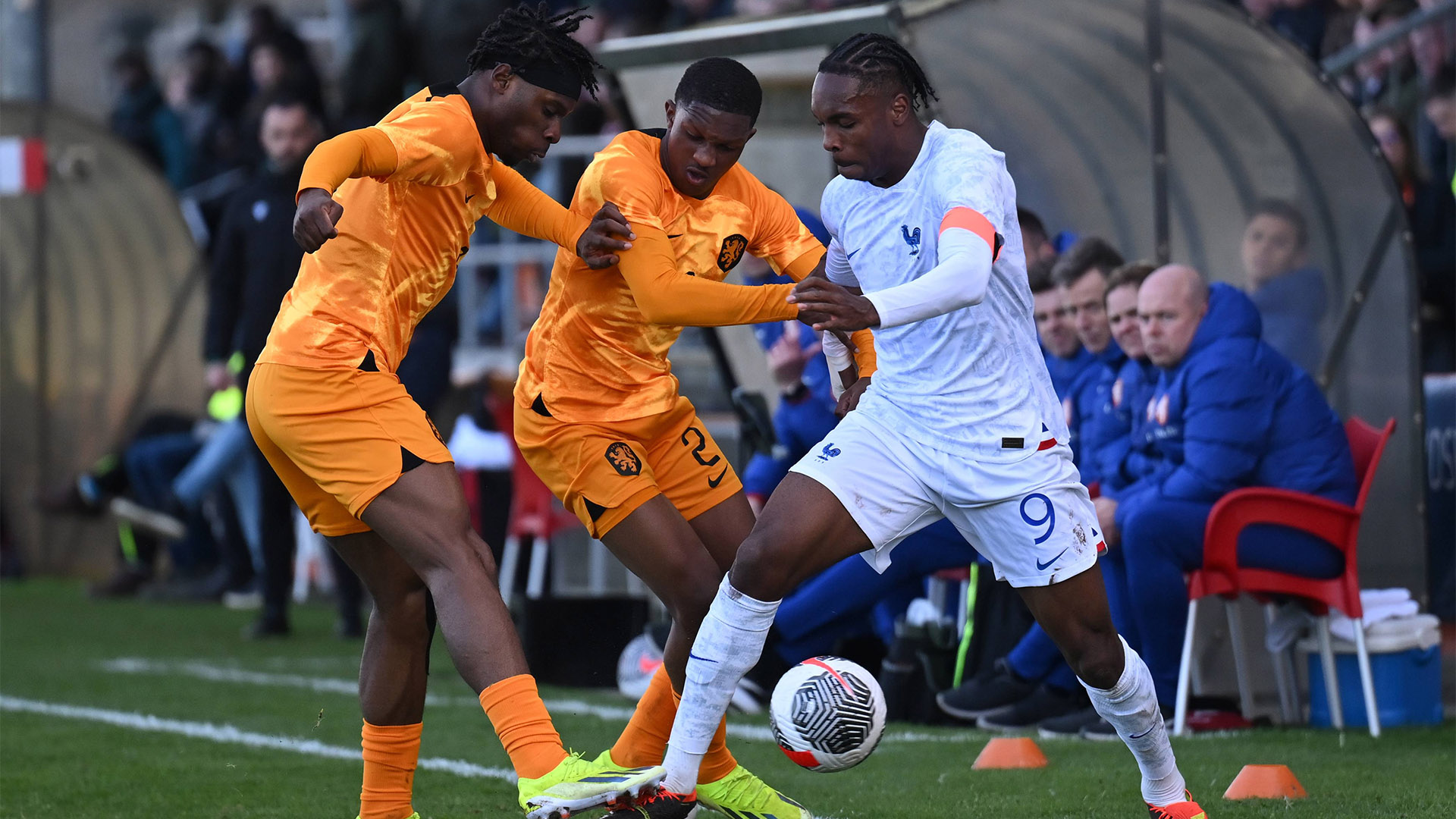 Auch gegen die Niederlande bewies Bayern-Angreifer Mathys Tel Durchsetzungsvermögen und traf für die französische U19-Nationalmannschaft.