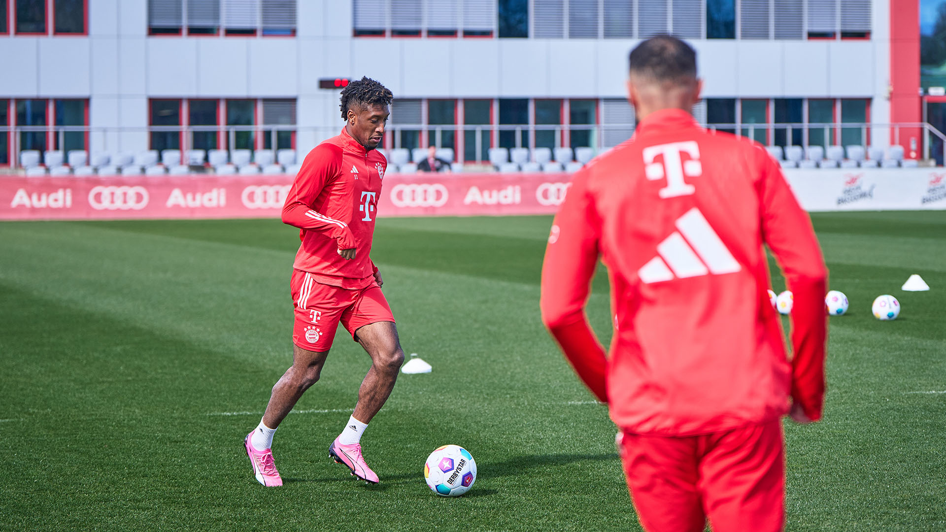 Kingsley Coman and Noussair Mazraoui worked together in training on Monday morning.