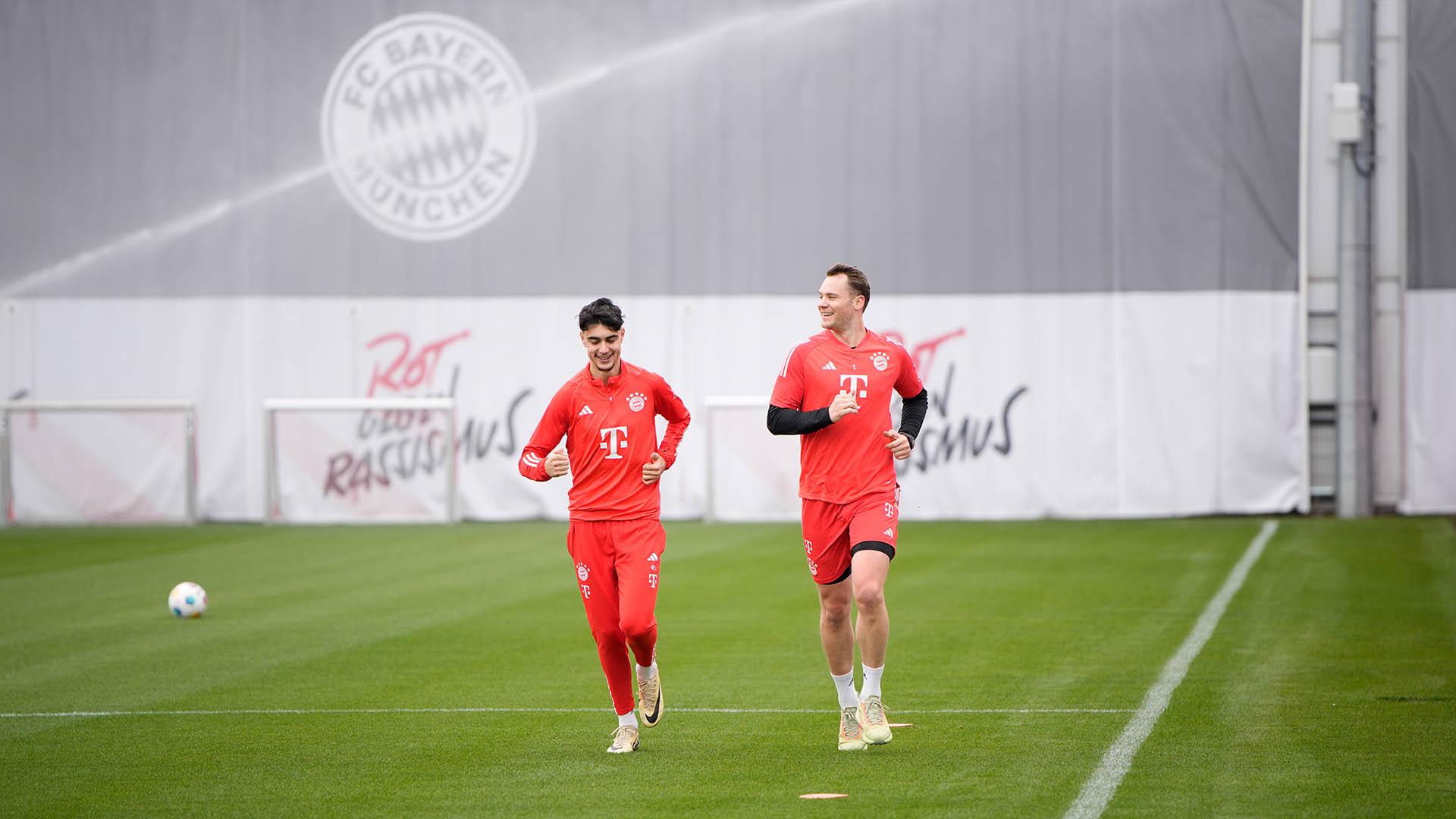 Manuel Neuer Aleksandar Pavlović FC Bayern Training