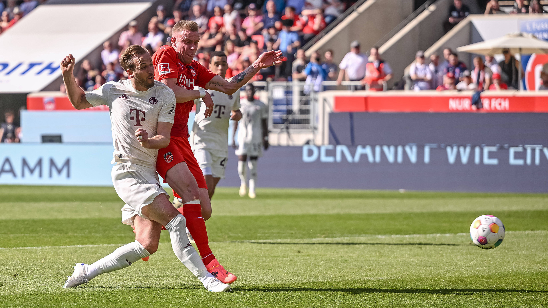 Spielszene aus dem Bundesliga-Duell FC Bayern beim 1. FC Heidenheim