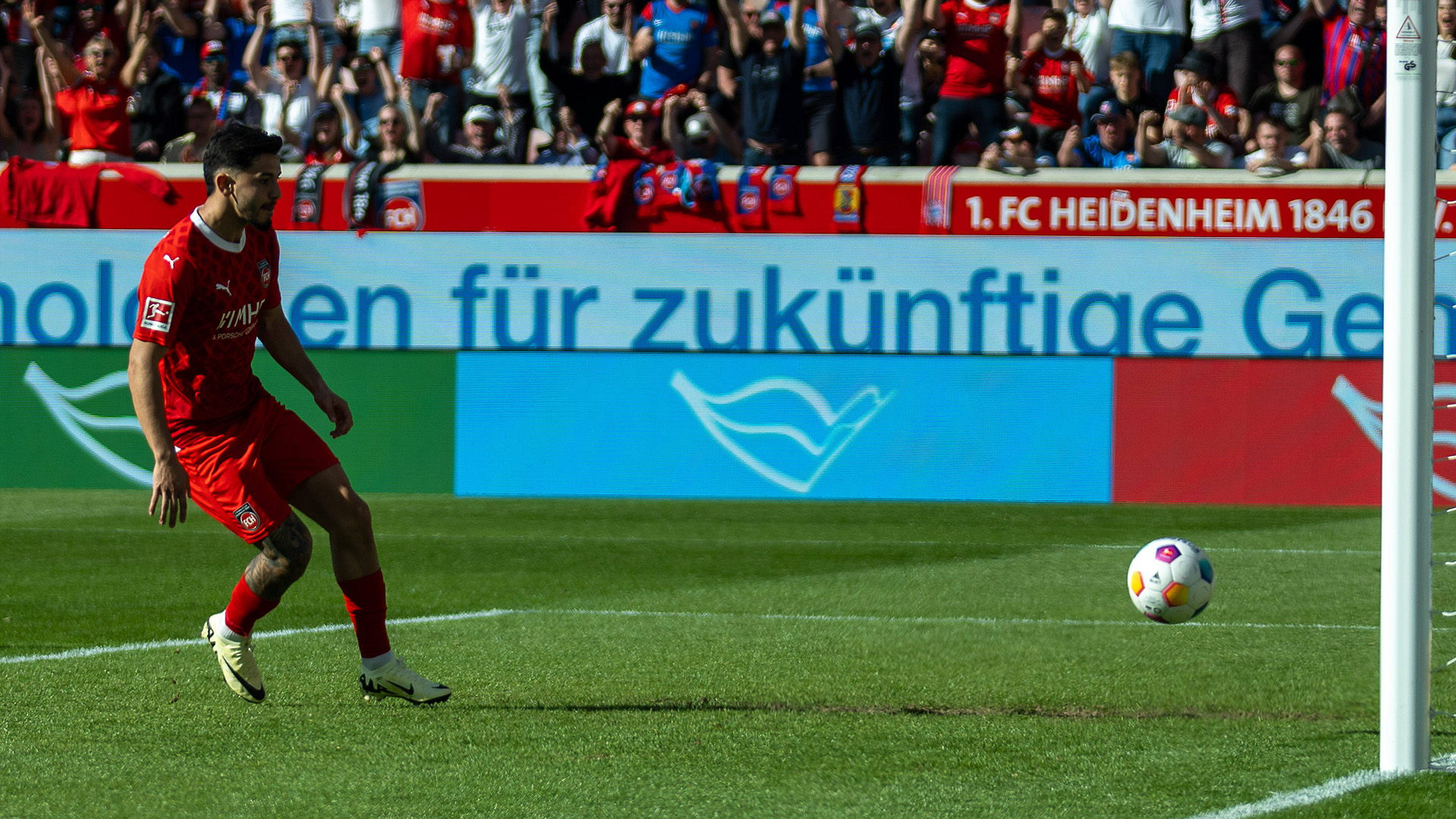 Spielszene aus dem Bundesliga-Duell FC Bayern beim 1. FC Heidenheim