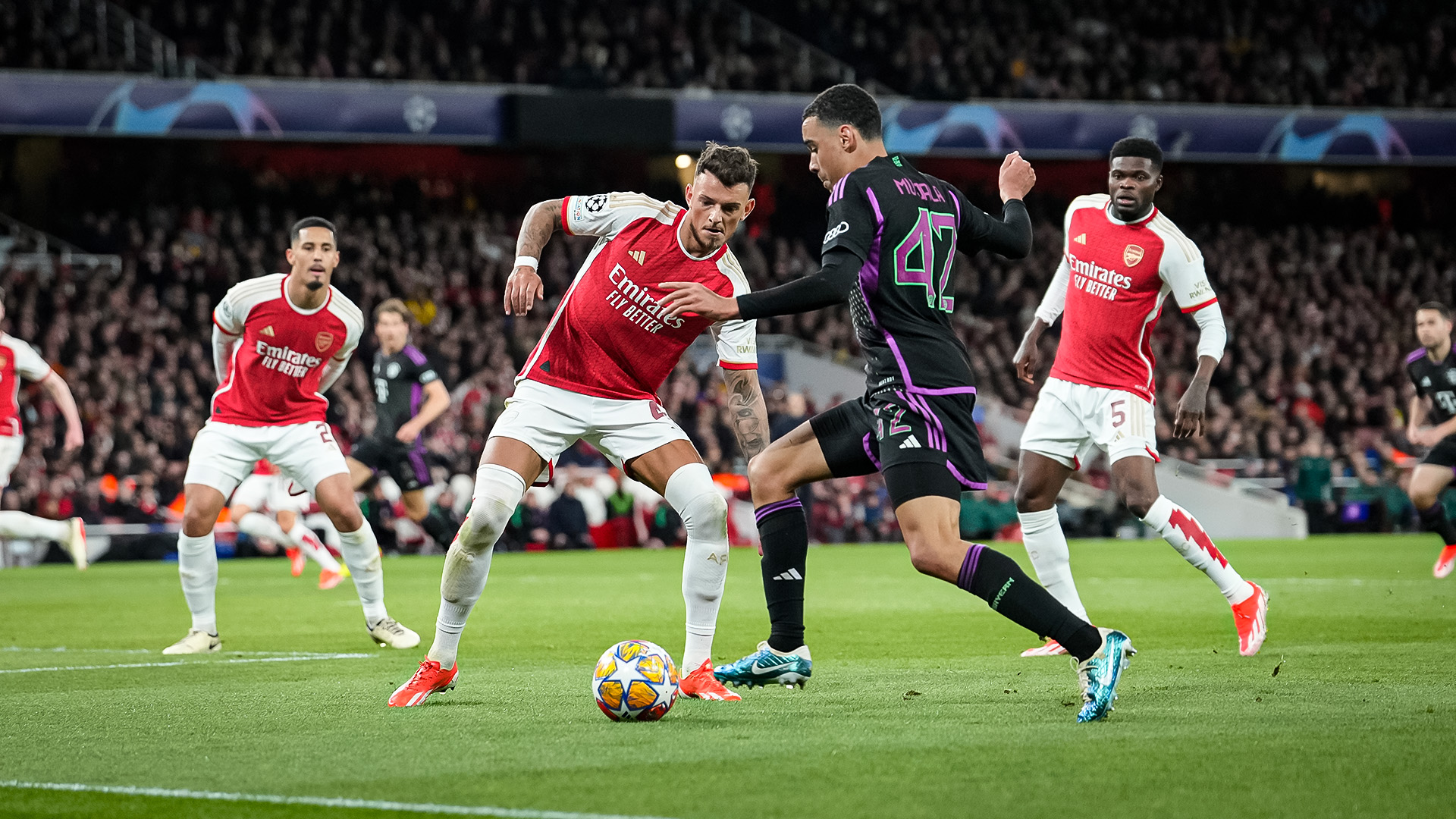 26-arsenal-fcbayern-240409-mel