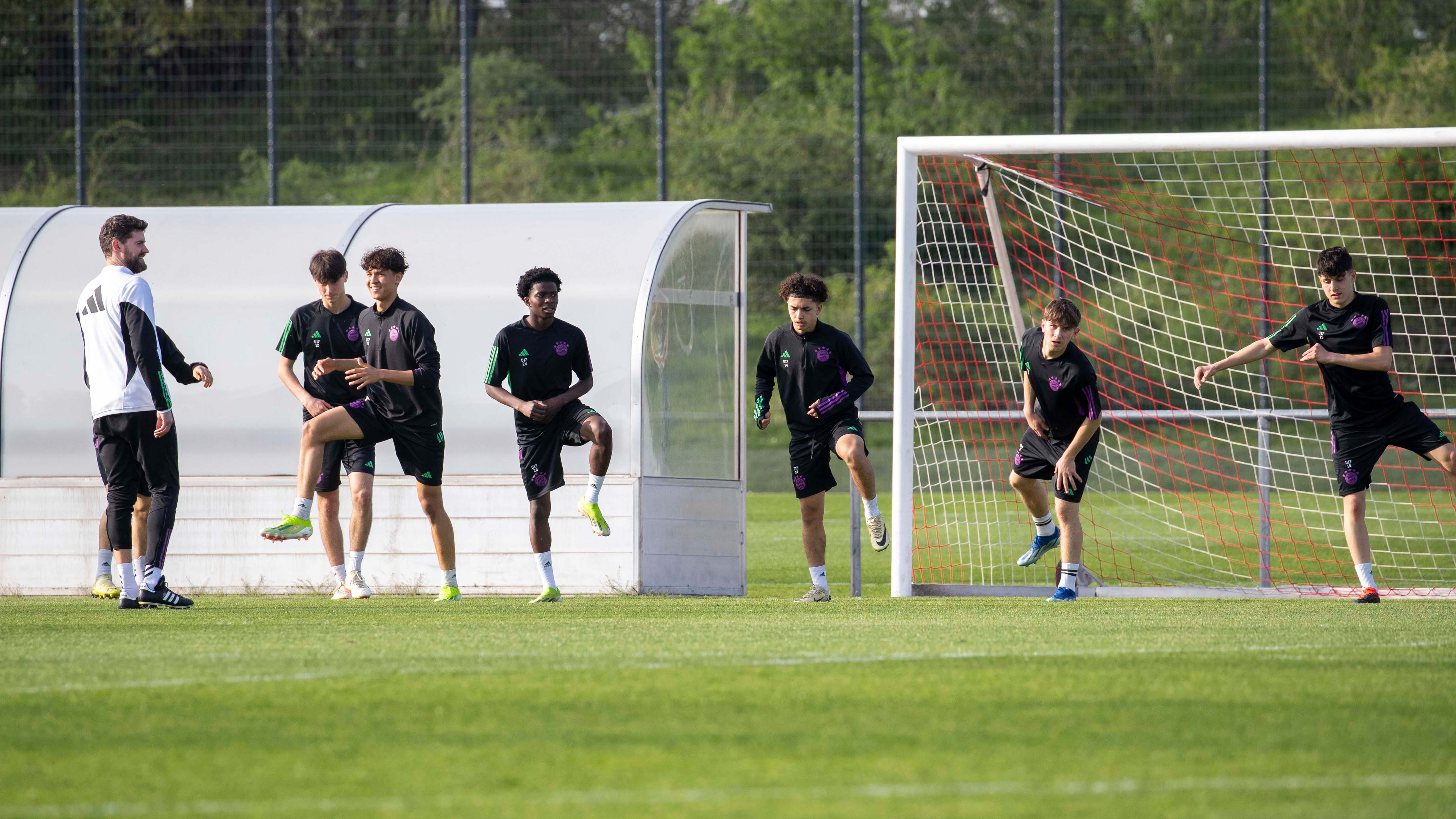 Die U17 im Training vor der Partie gegen Heidenheim