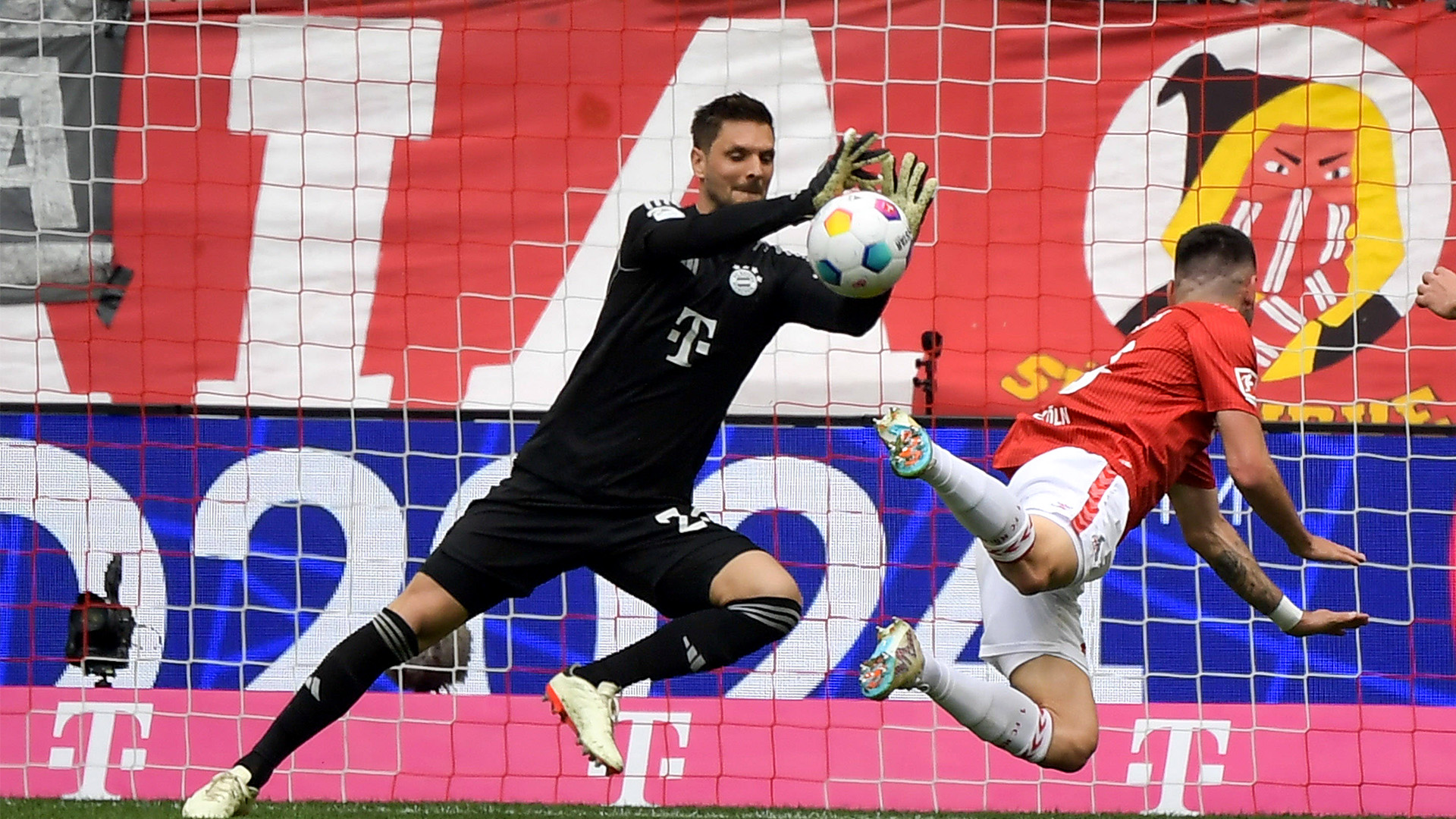 Spielszene aus dem Bundesliga-Duell FC Bayern gegen 1. FC Köln