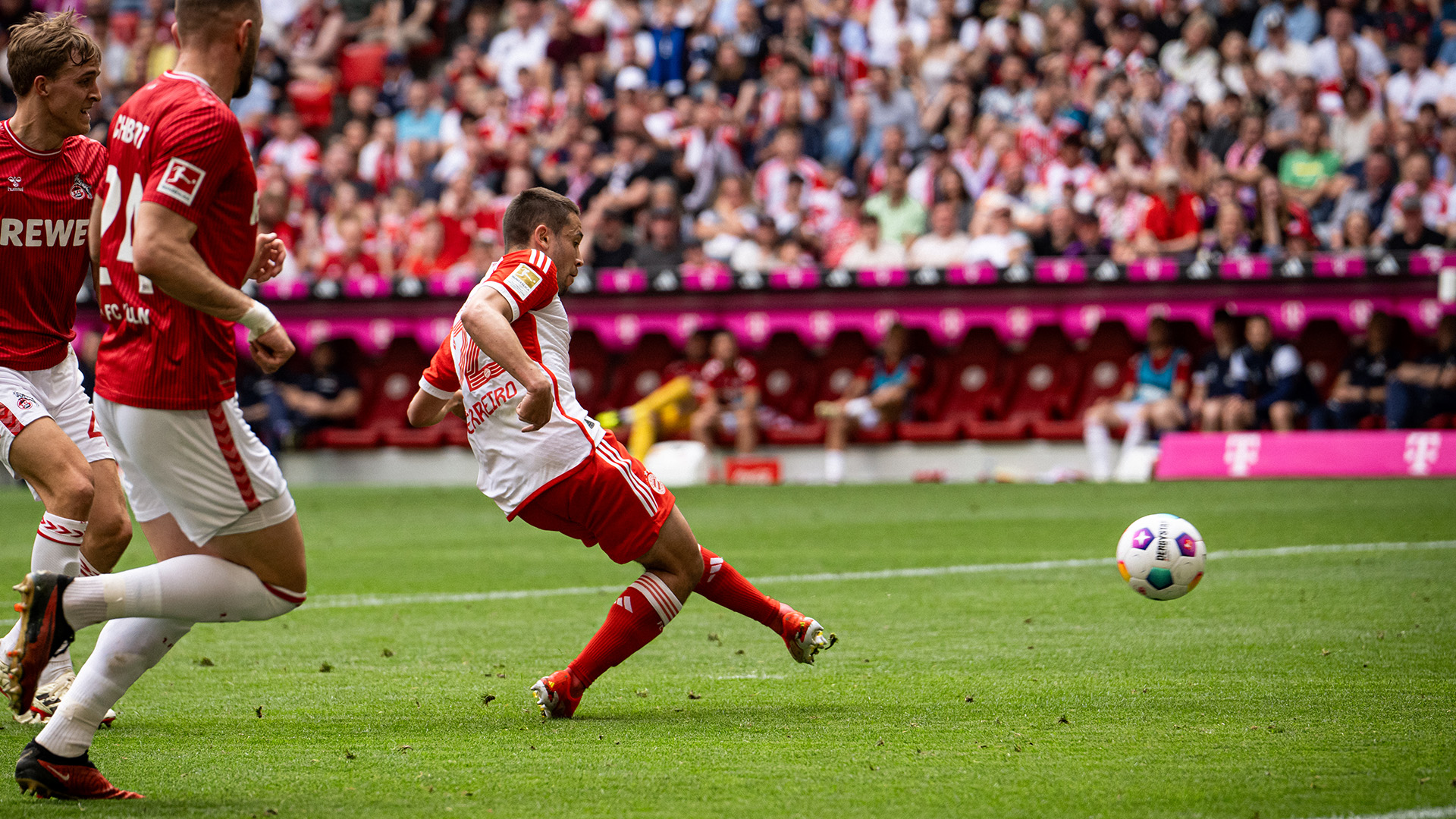 Spielszene aus dem Bundesliga-Duell FC Bayern gegen 1. FC Köln