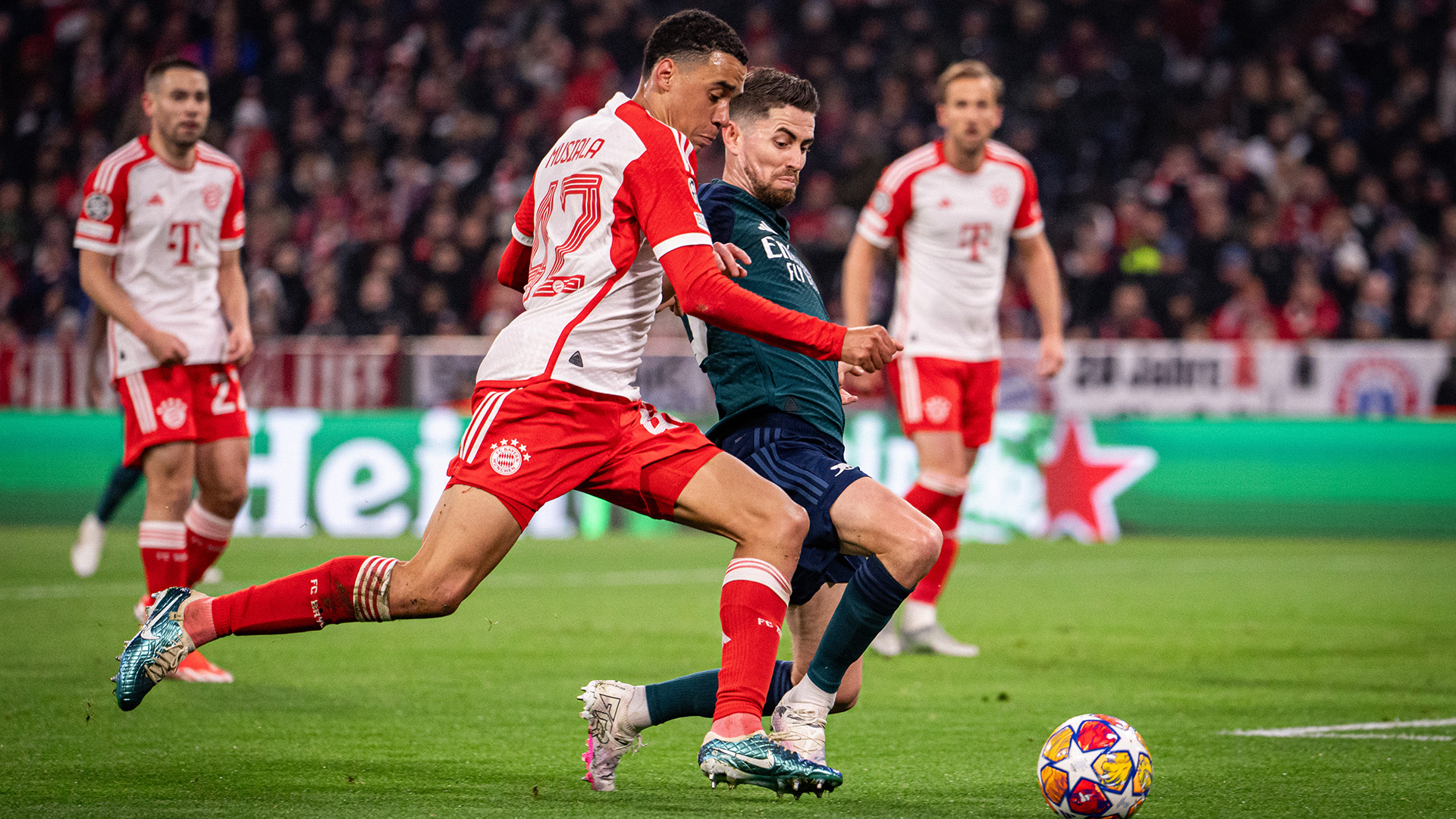 Jugada partido cuartos final Champions League FC Bayern FC Arsenal