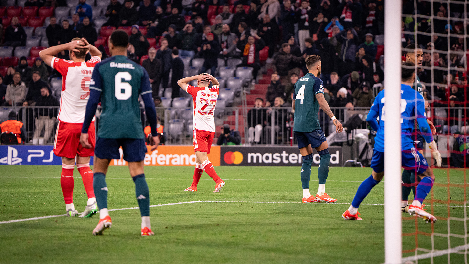 Jugada partido cuartos final Champions League FC Bayern FC Arsenal