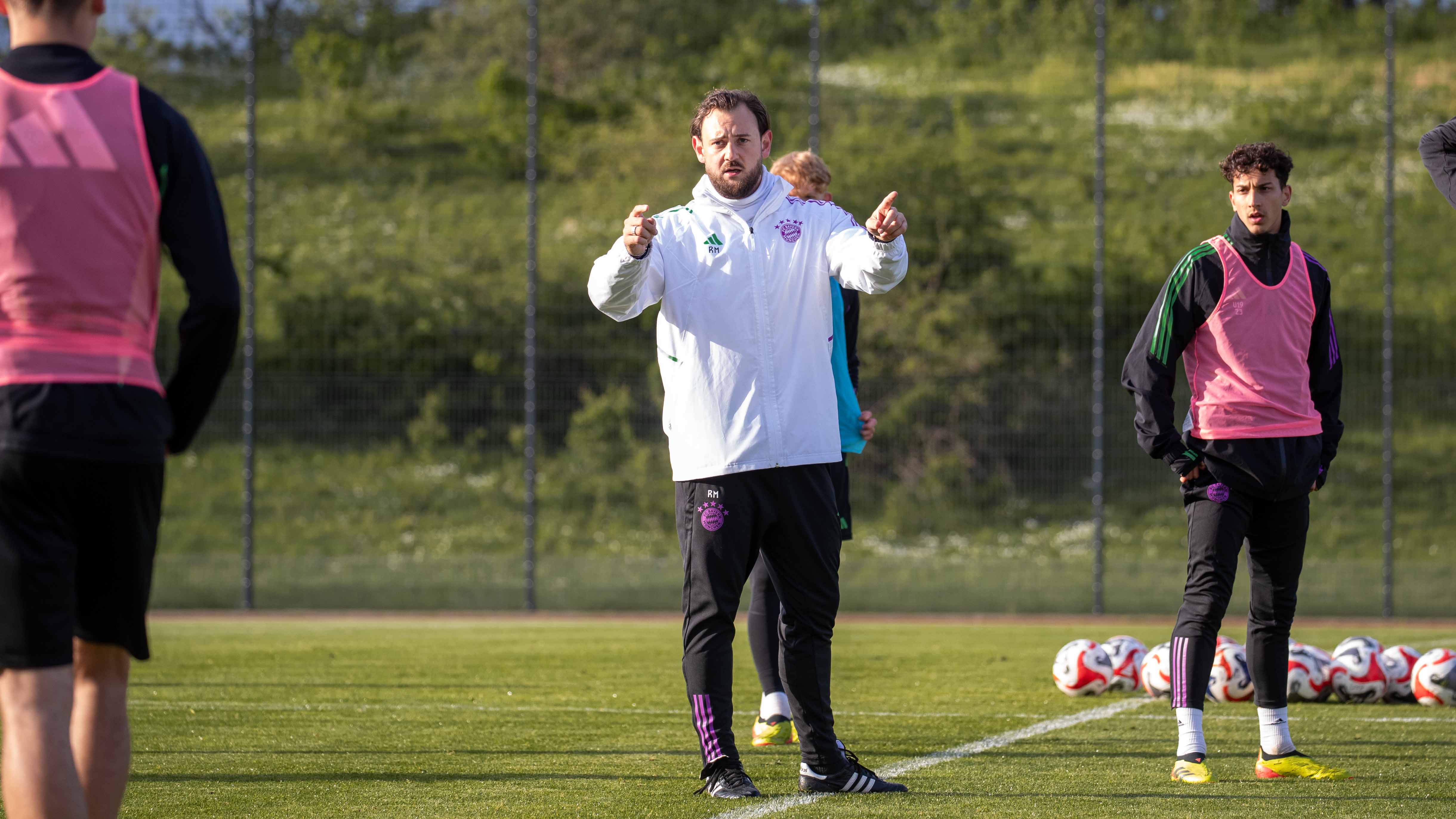 René Marić während des Trainings der U19 des FC Bayern.