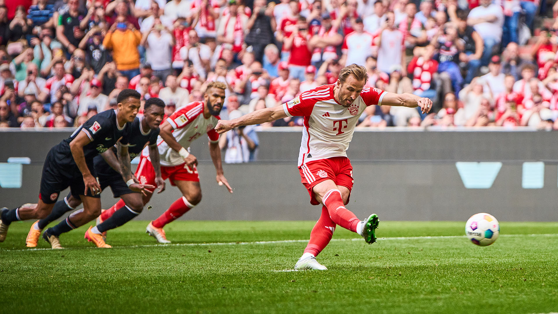 Spielszene aus dem Bundesliga-Duell FC Bayern gegen Eintracht Frankfurt