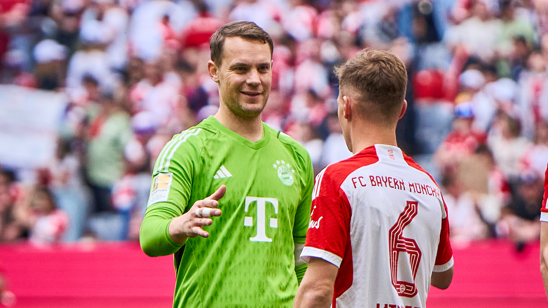 Manuel Neuer, FC Bayern, cheering, report