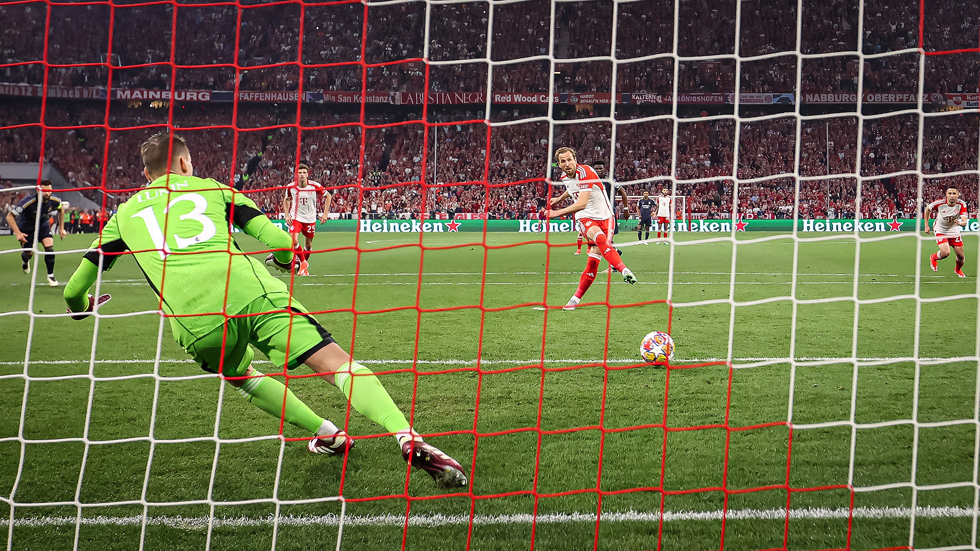 Szene aus dem Hinspiel im Champions League-Halbfinale des FC Bayern gegen Real Madrid