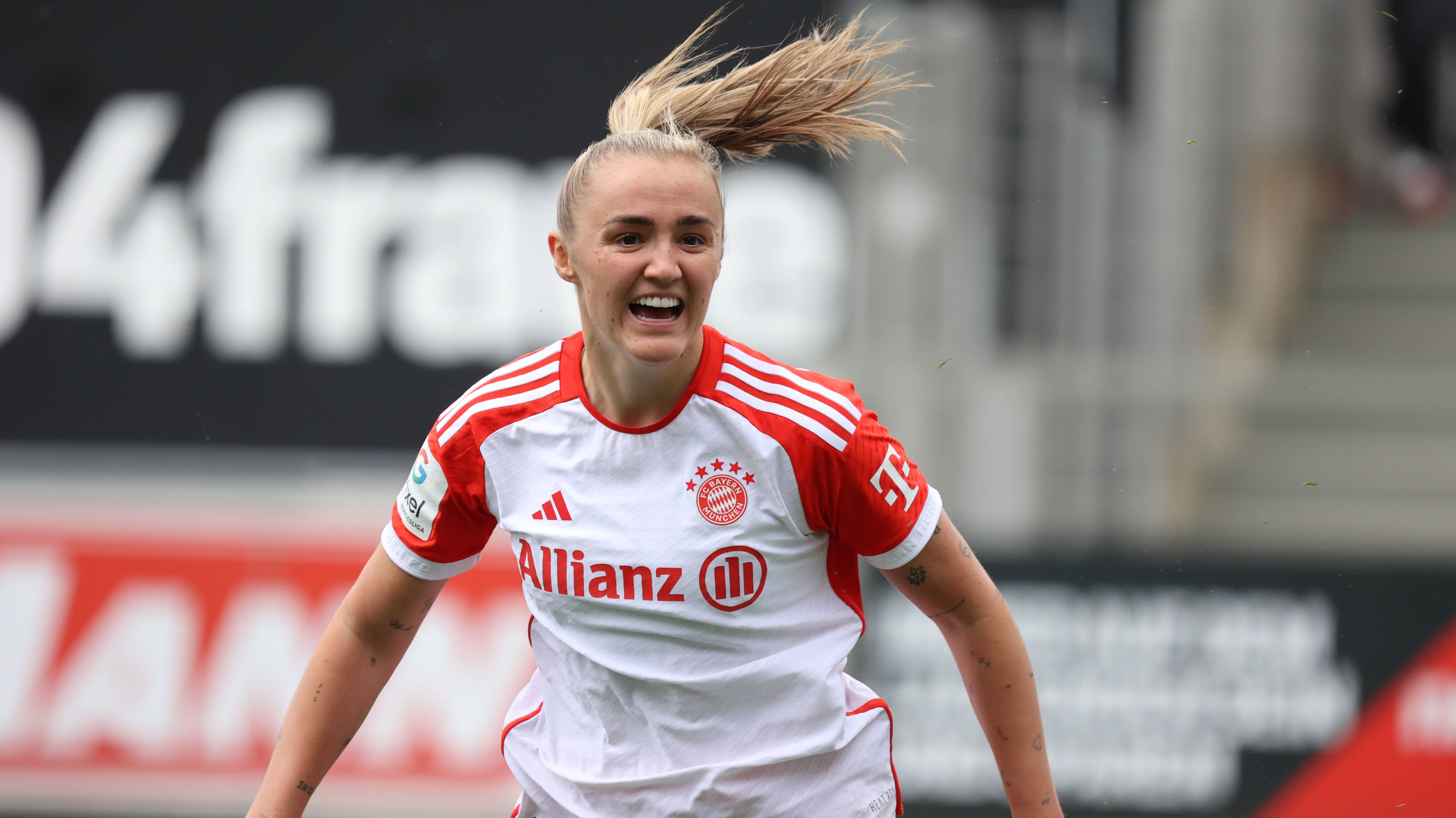 Georgia Stanway jubelt in Leverkusen