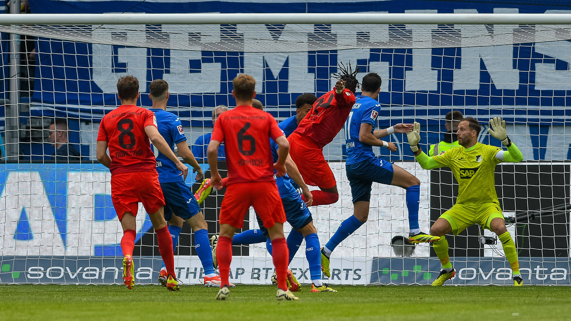 Spielszene aus dem Bundesliga-Duell FC Bayern bei der TSG Hoffenheim