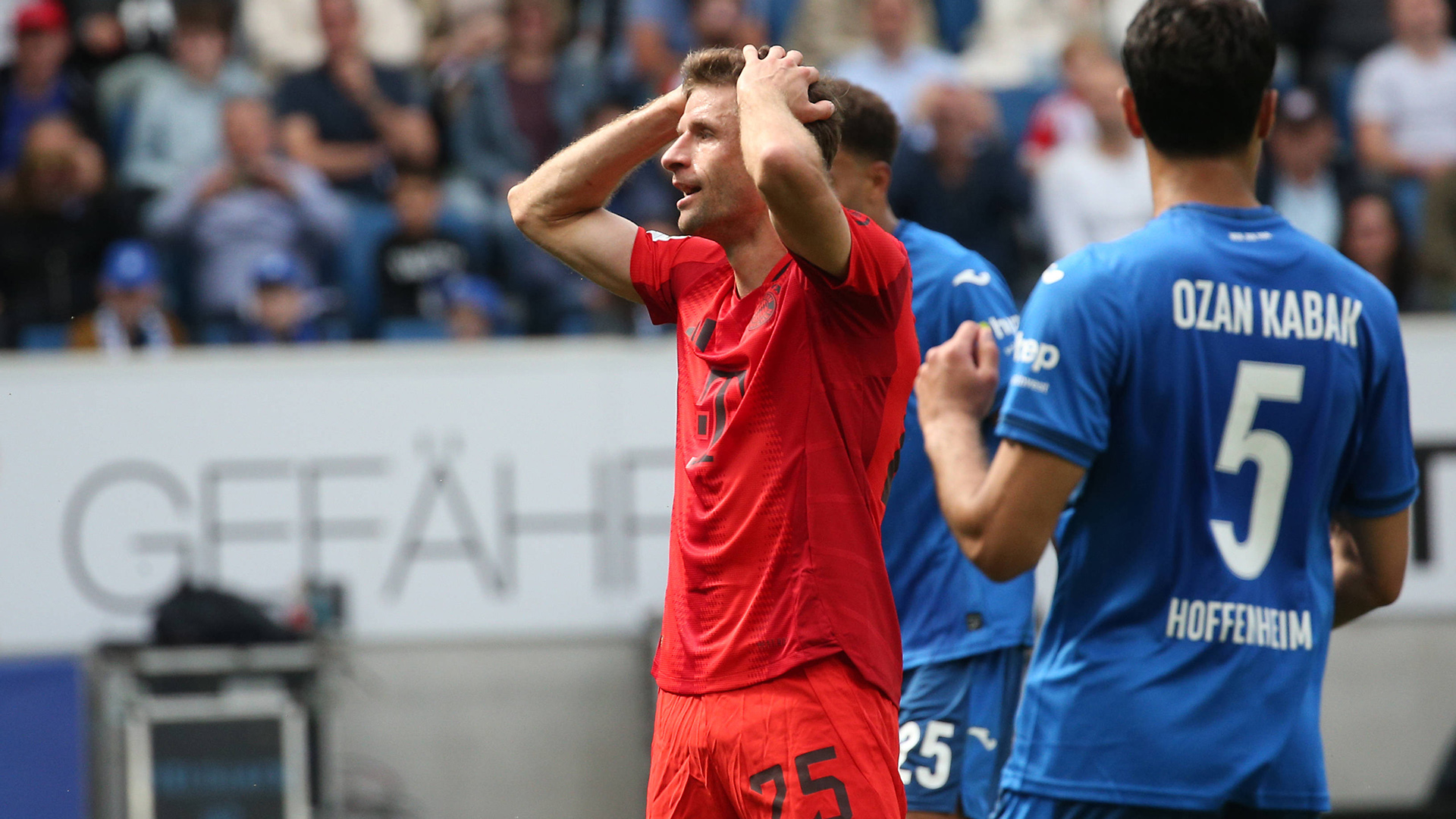 Spielszene aus dem Bundesliga-Duell FC Bayern bei der TSG Hoffenheim