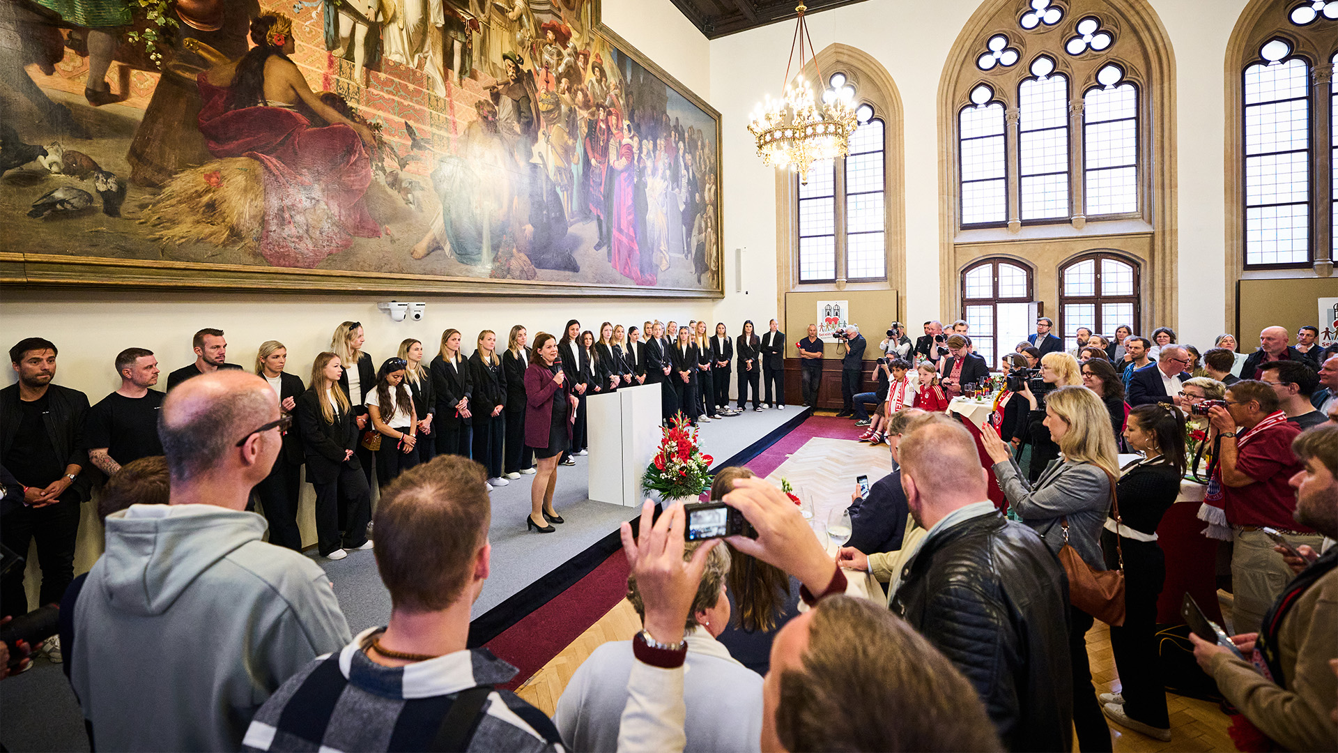 03-fcbayern-frauen-meisterempfang-rathaus-240521-mel