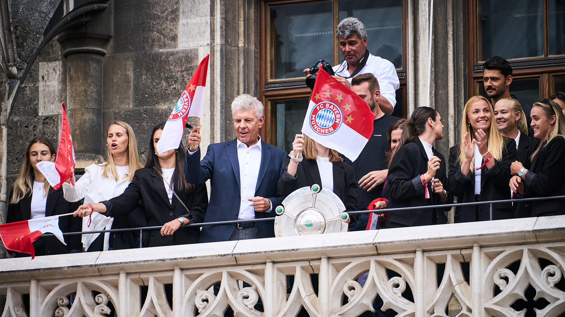 11-fcbayern-frauen-meisterempfang-rathaus-240521-mel