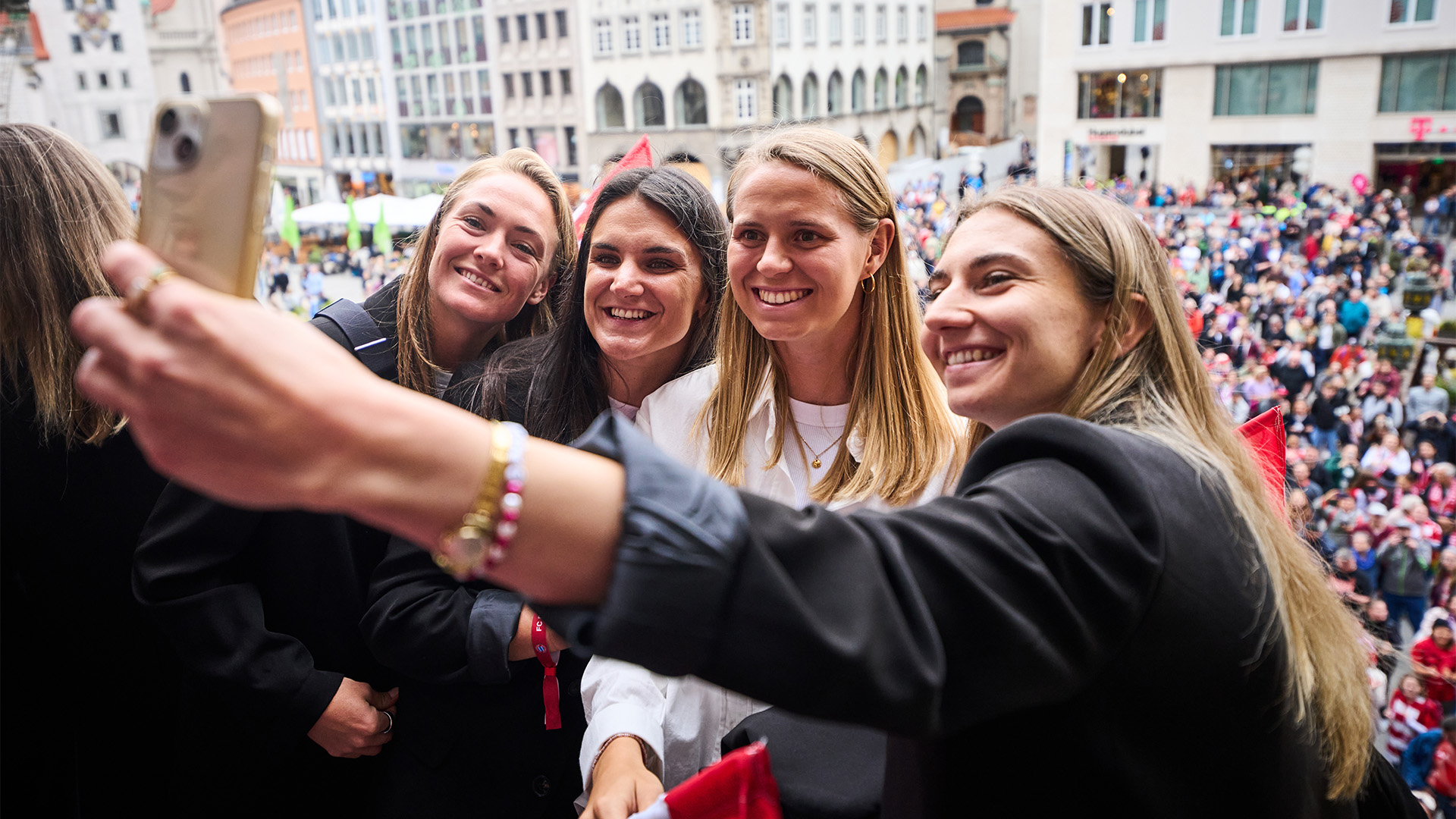 15-fcbayern-frauen-meisterempfang-rathaus-240521-mel