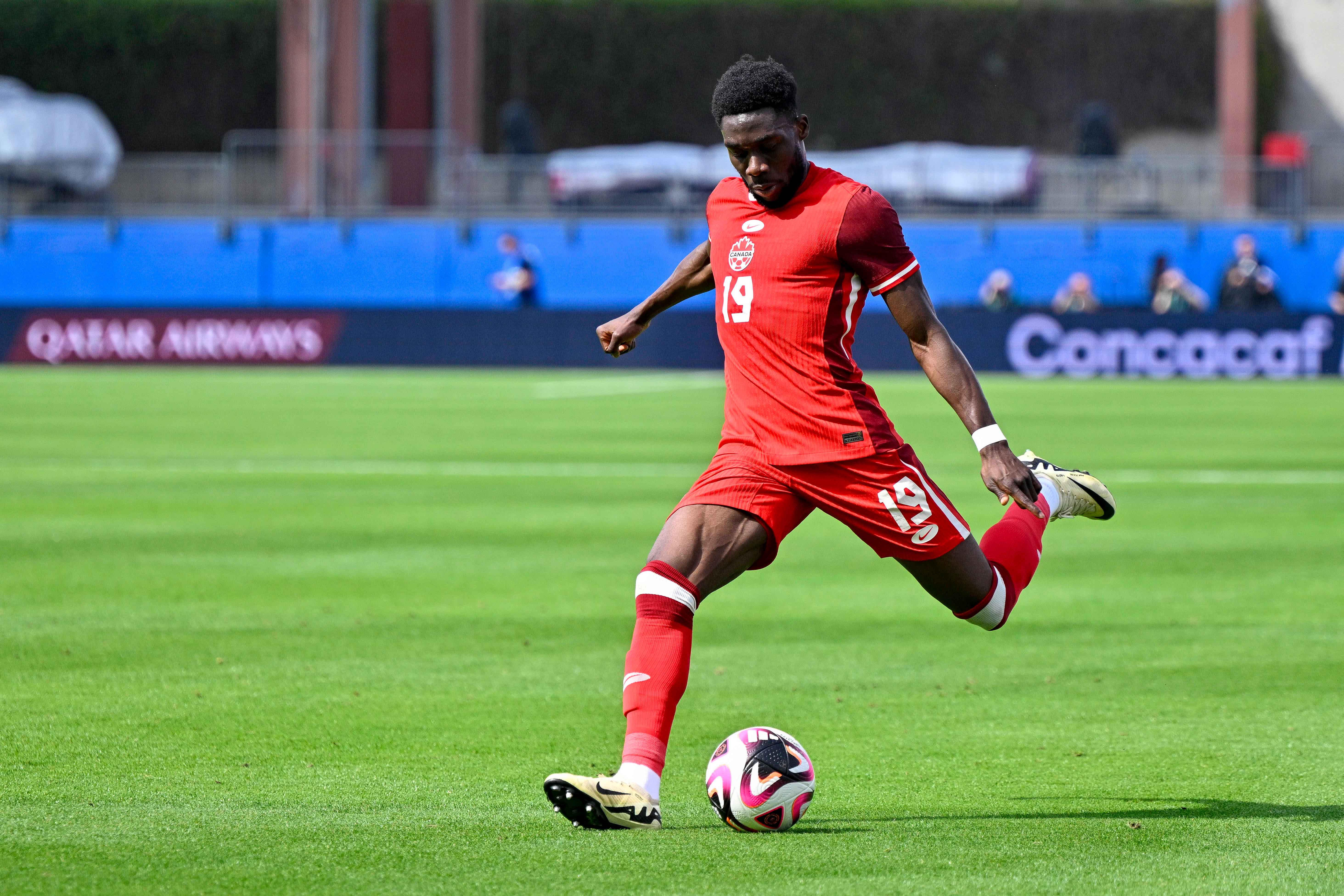 FC Bayerns Alphonso Davies im Trikot von Kanada