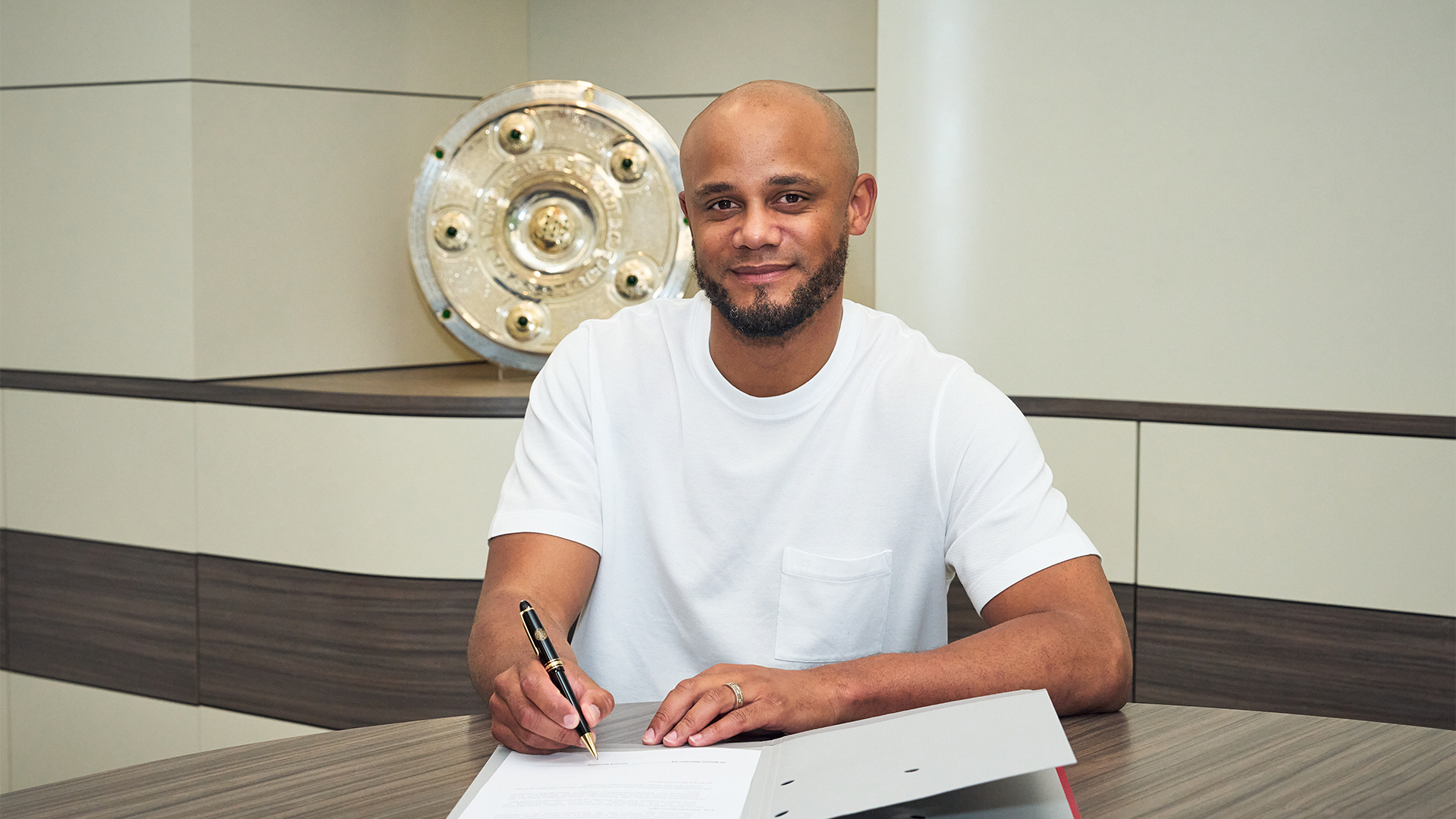 Vincent Kompany signs for FC Bayern