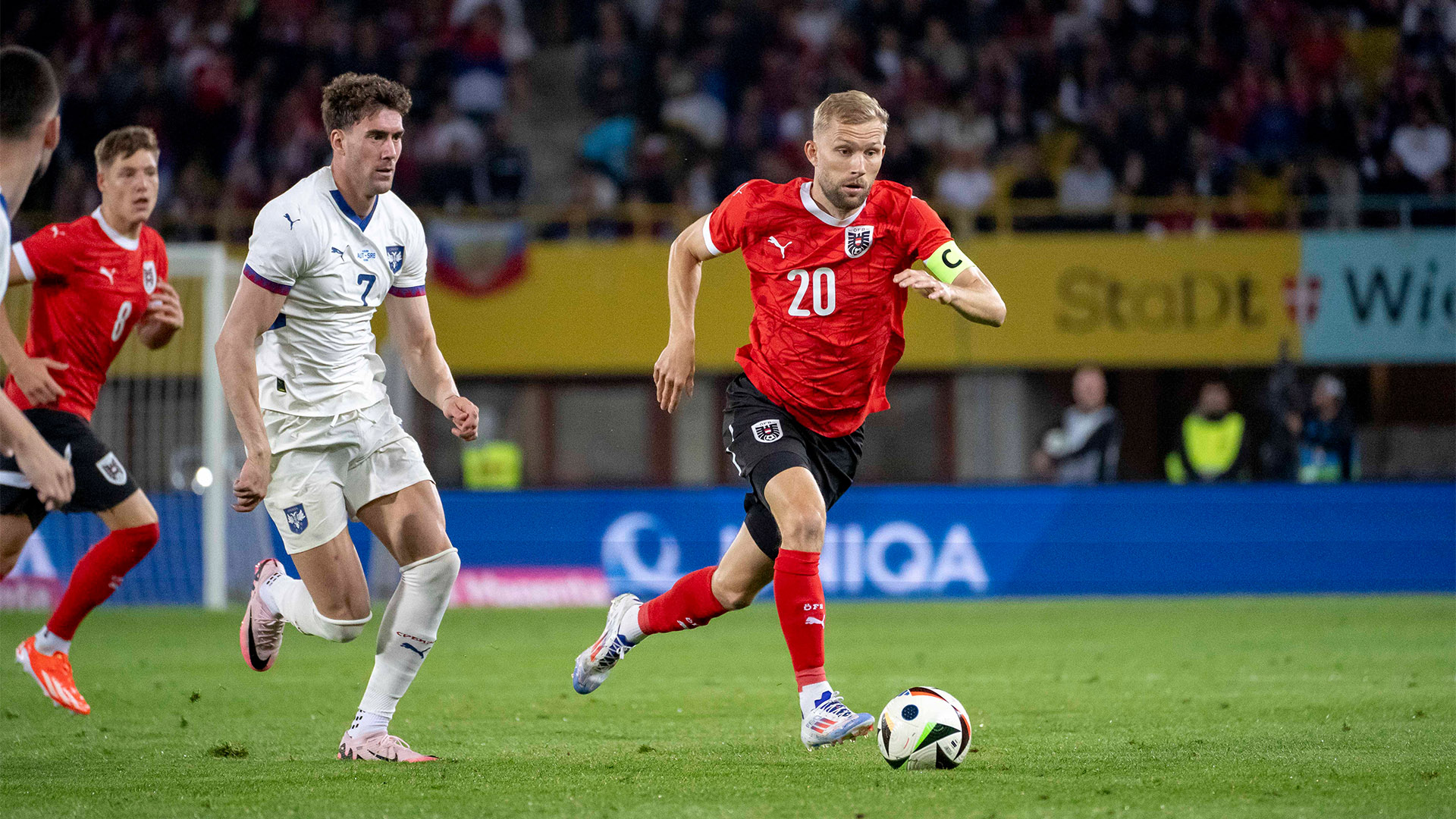 Konrad Laimer hat am Dienstagabend mit der österreichischen Nationalmannschaft einen 2:1 (2:1)-Erfolg gegen Serbien gefeiert.